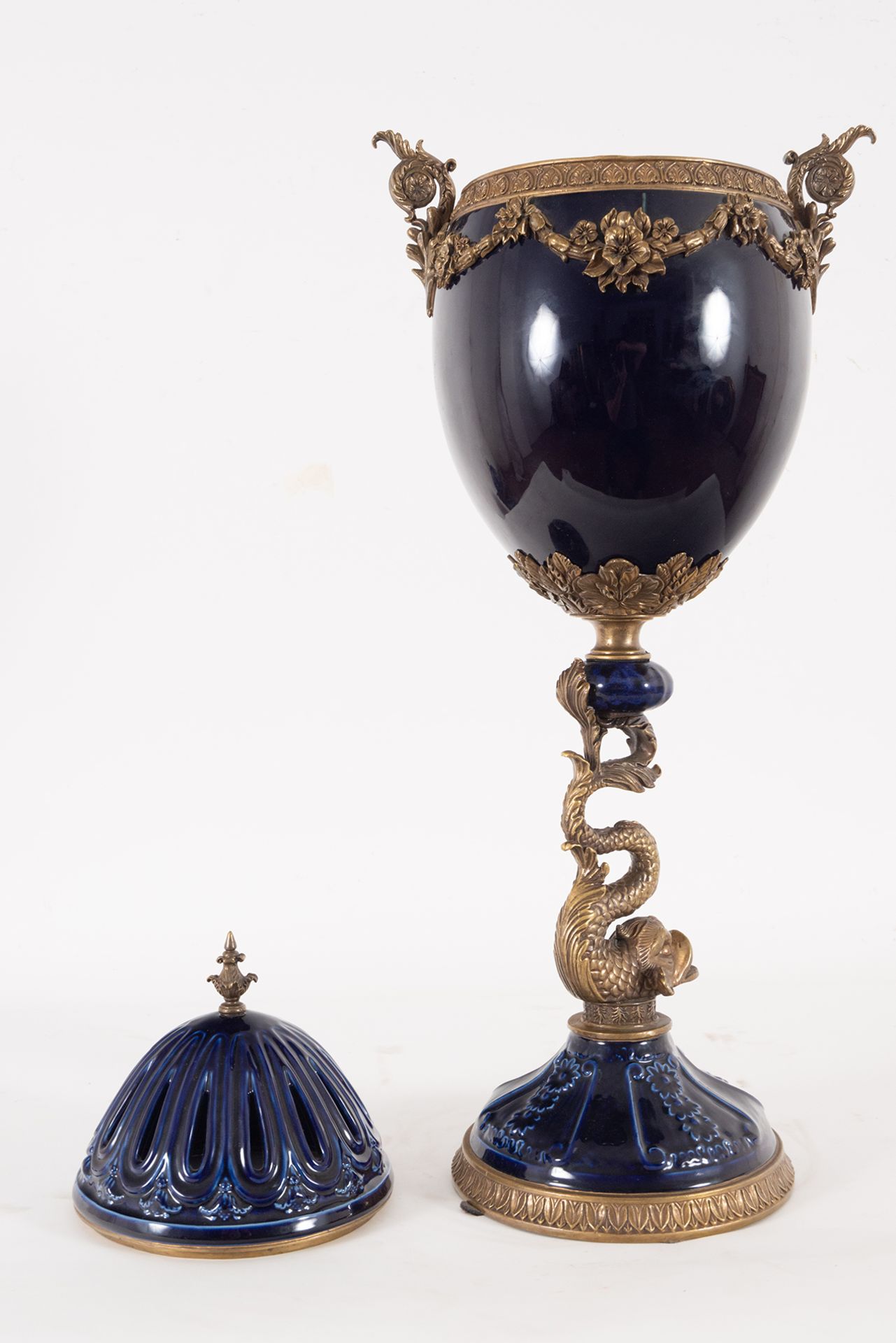 Louis XVI Style Faienza and gilt bronze garniture, 19th-20th century - Image 8 of 9