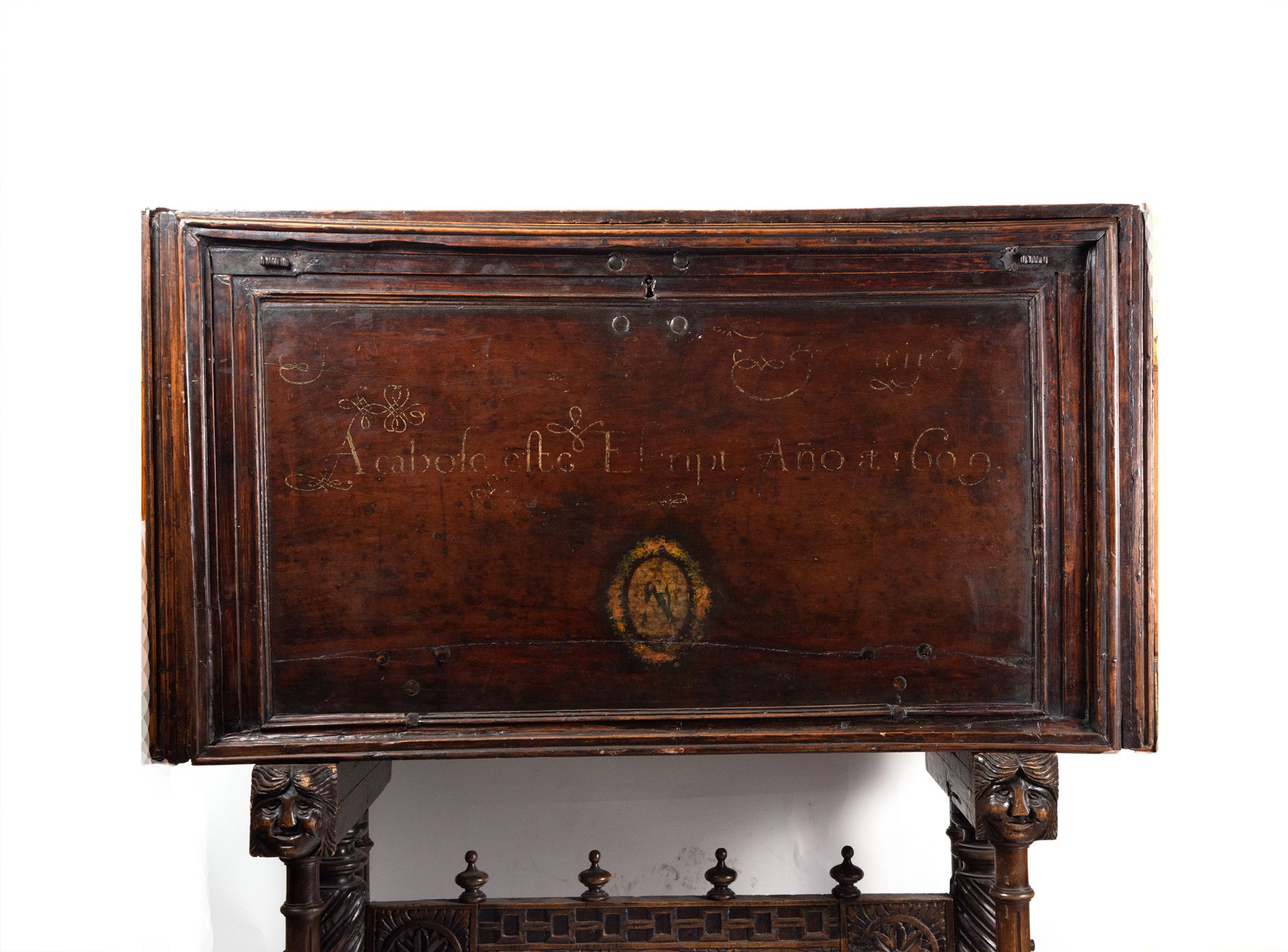 Important Plateresque Cabinet in Walnut, Boxwood and Ebony inlay, late 16th century - Bild 2 aus 6