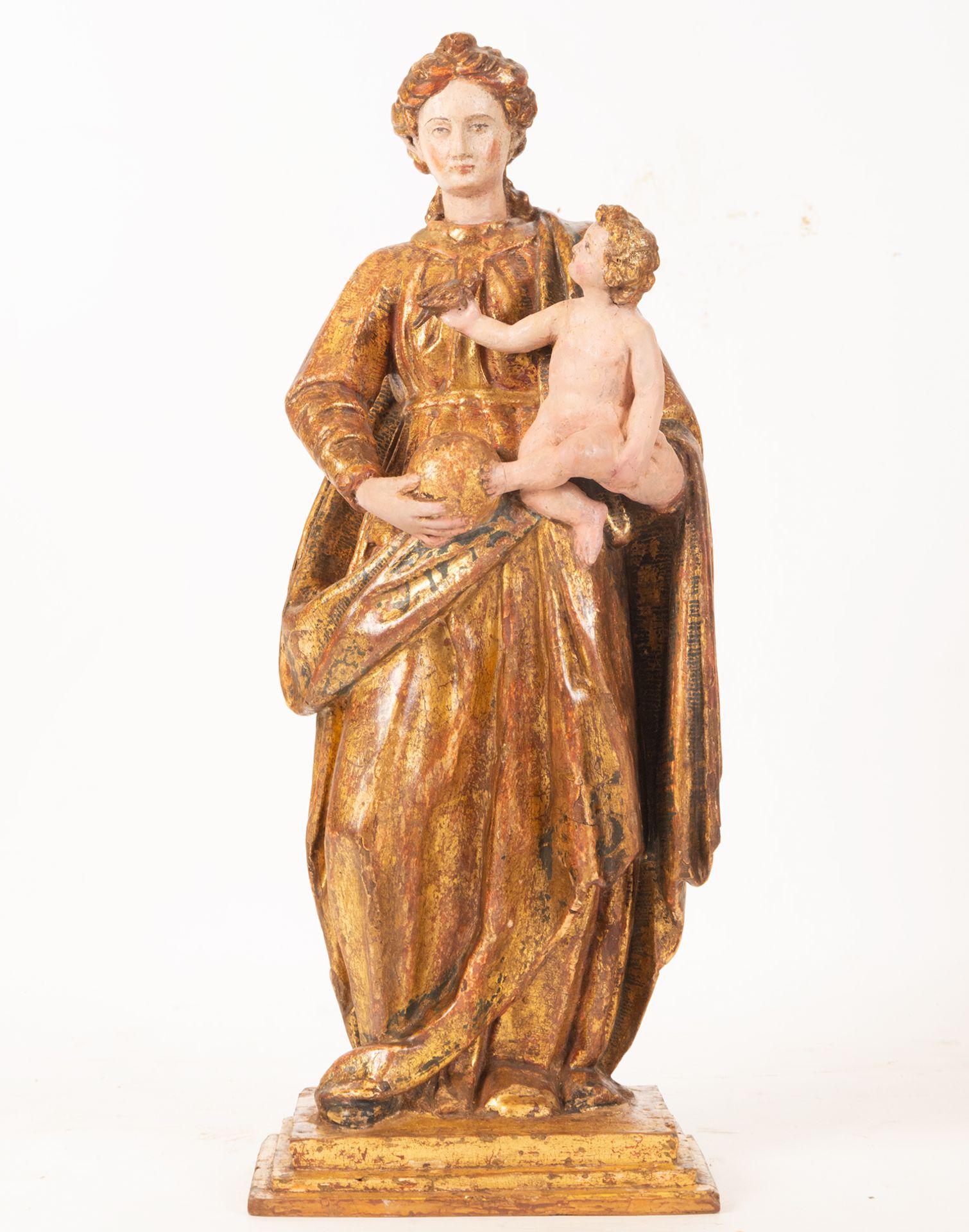 Important Virgin with Child in her arms, Hispano-Flemish school of the 16th century