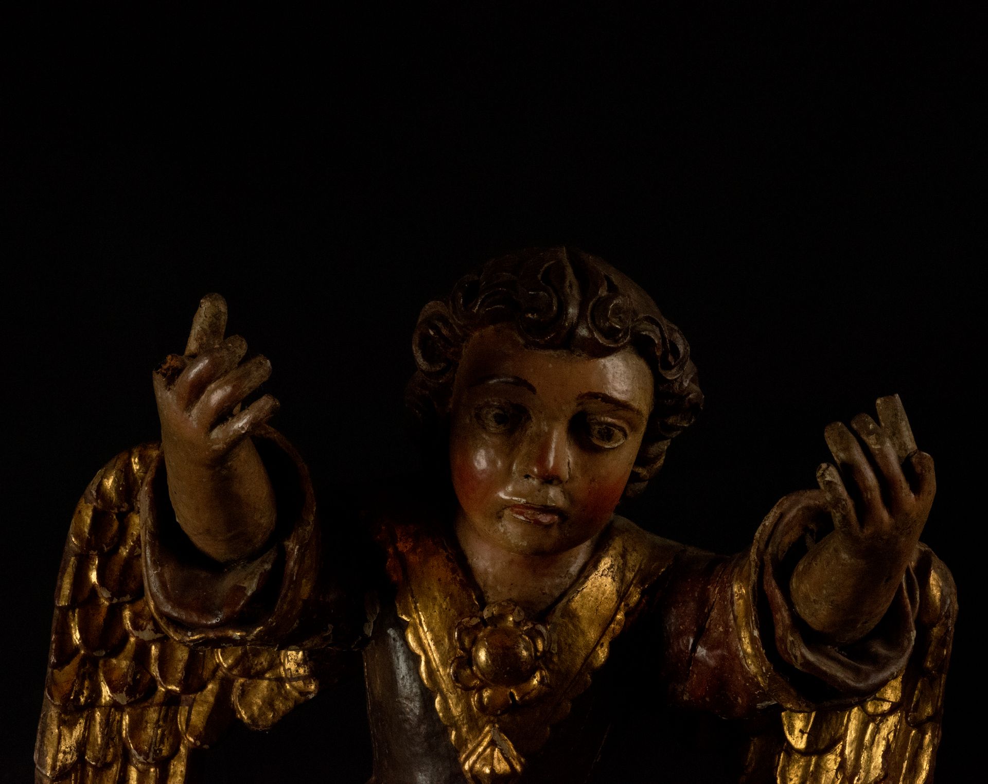 Angel in Carved and polychrome Wood, Portuguese colonial work, Goa, 17th century - Image 2 of 4