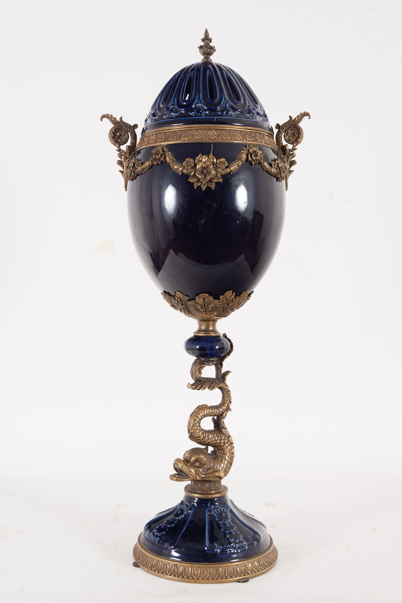 Louis XVI Style Faienza and gilt bronze garniture, 19th-20th century - Image 4 of 9