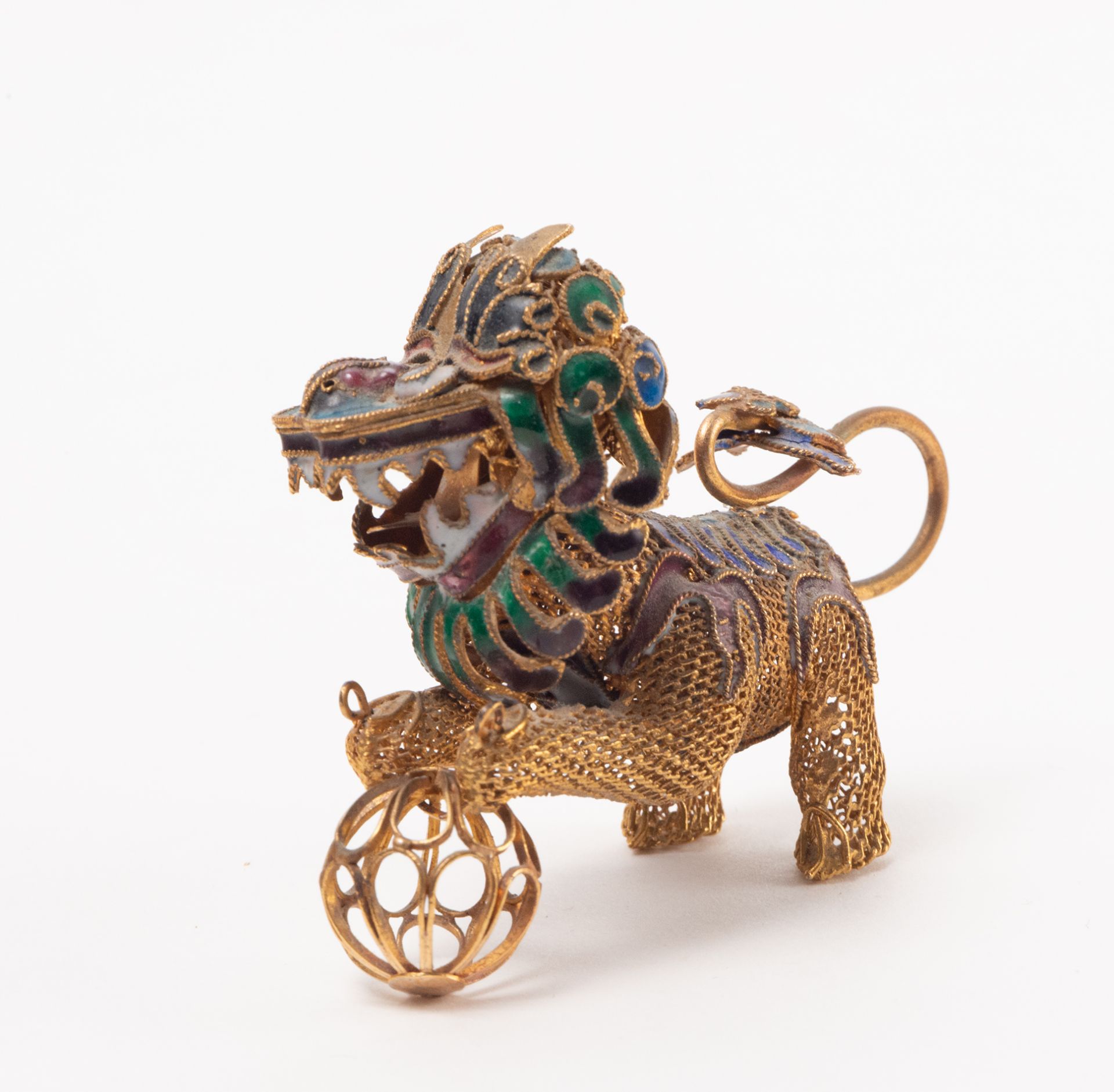 Pair of Foo Dogs in gilt filigree and enamels, 20th century - Bild 3 aus 8