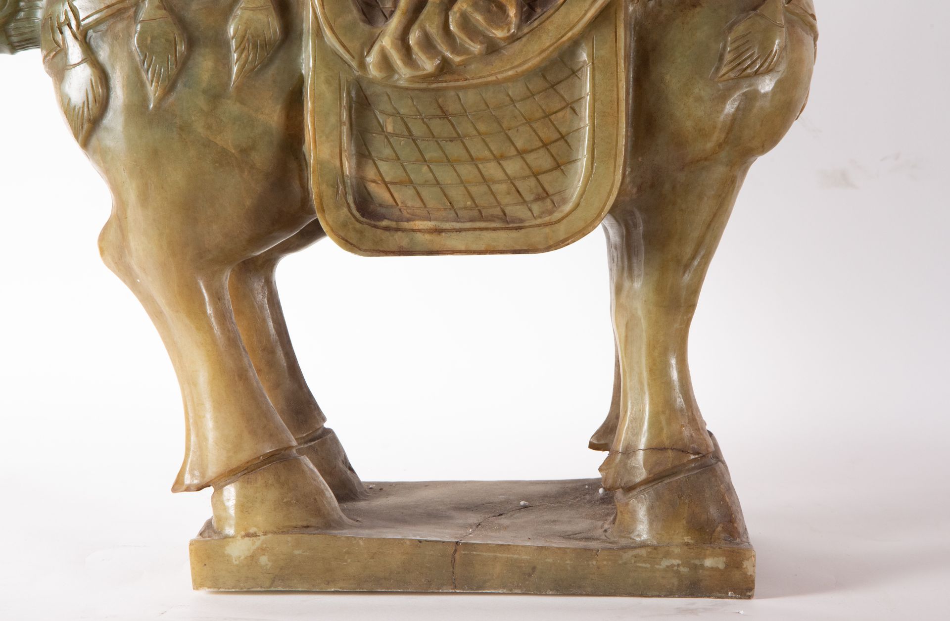 Important Chinese Horse in Jade, XIX - XX centuries - Image 4 of 10