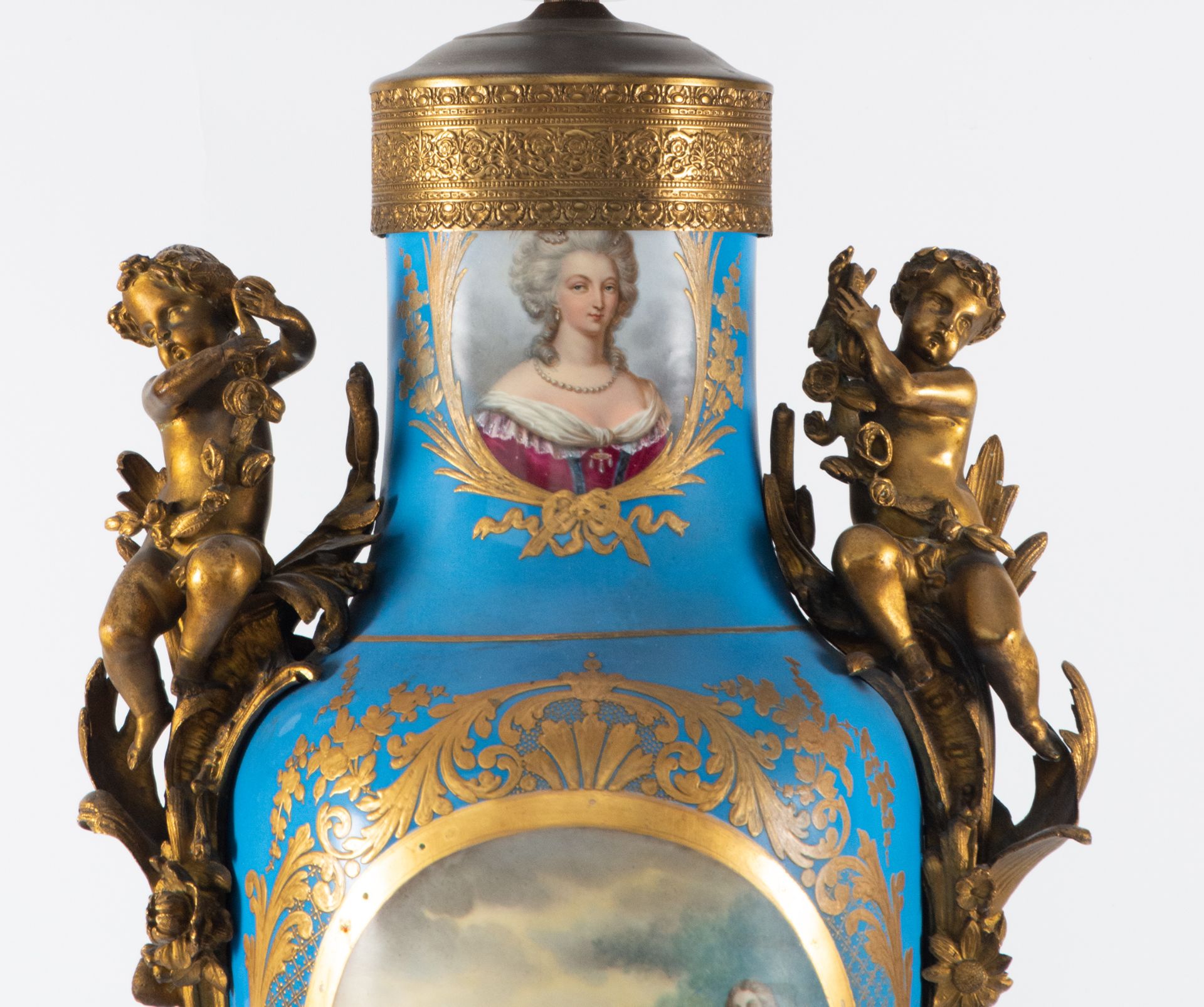 Important Large pair of "bleu celeste" Svres Vases mounted on lamps, French school of the 19th cent - Image 4 of 17