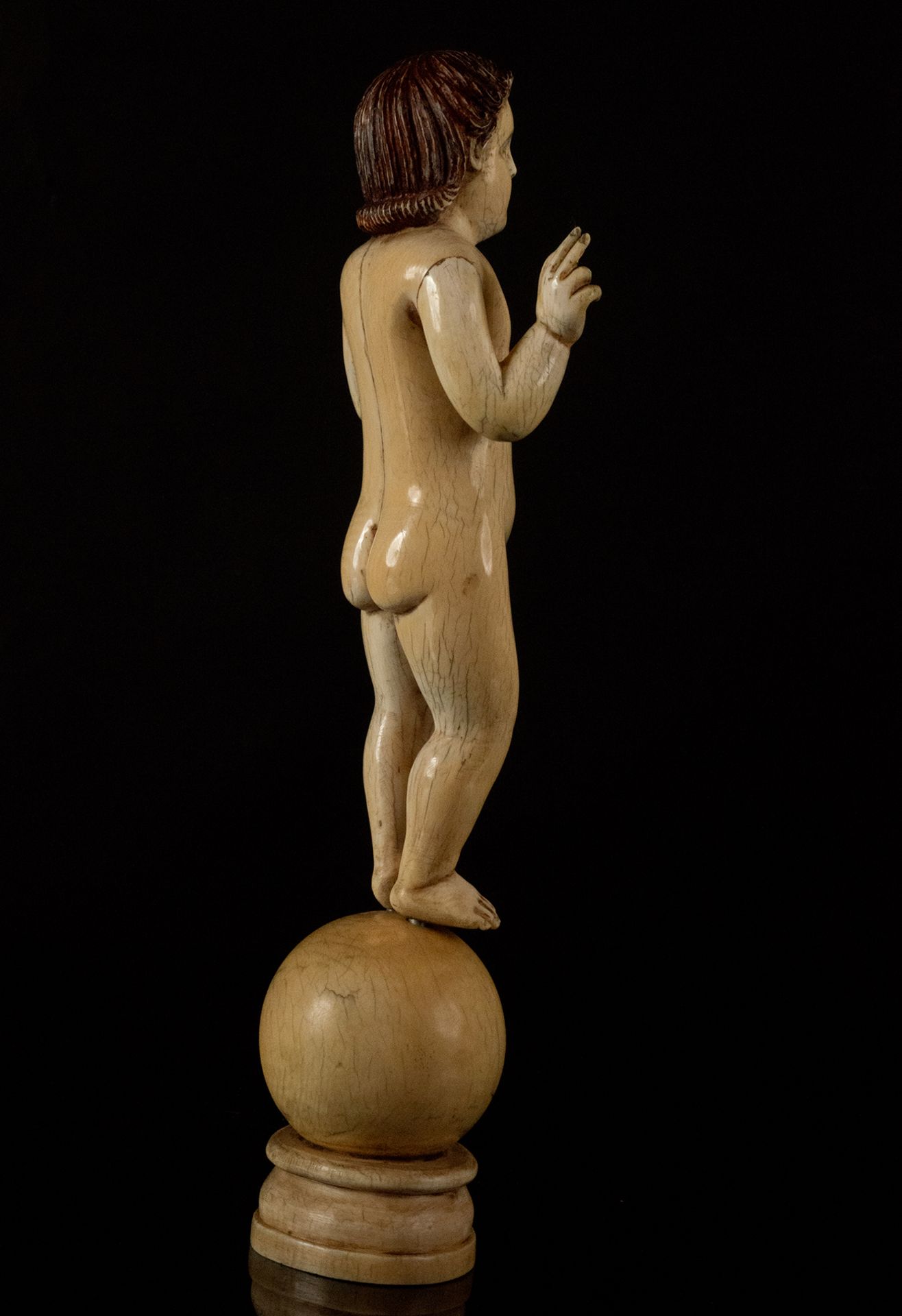 Exceptional Indo-Portuguese Enfant Jesus of the Ball, colonial work, Goa, 17th century - Image 3 of 4