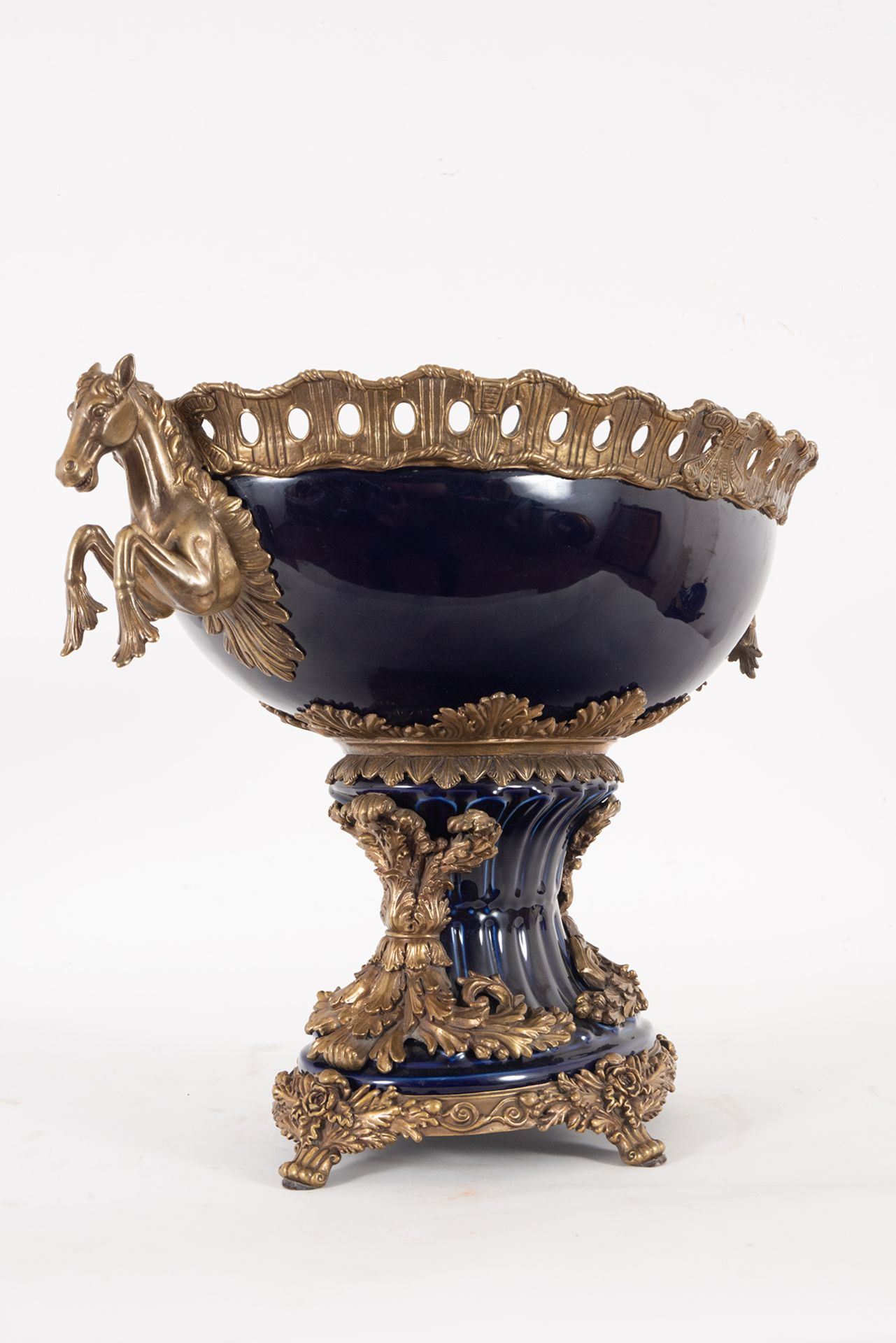 Louis XVI Style Faienza and gilt bronze garniture, 19th-20th century - Image 3 of 9