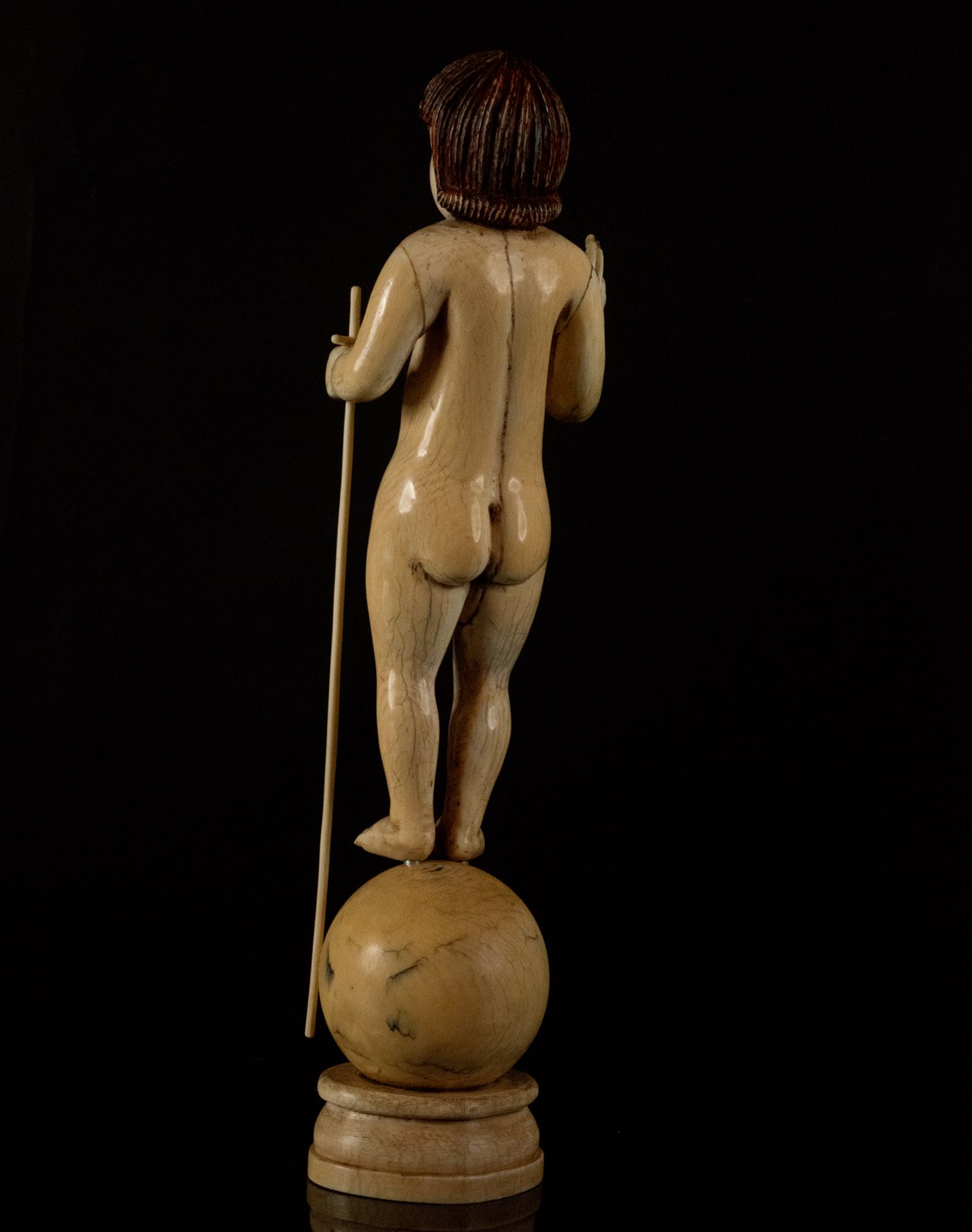 Exceptional Indo-Portuguese Enfant Jesus of the Ball, colonial work, Goa, 17th century - Image 4 of 4