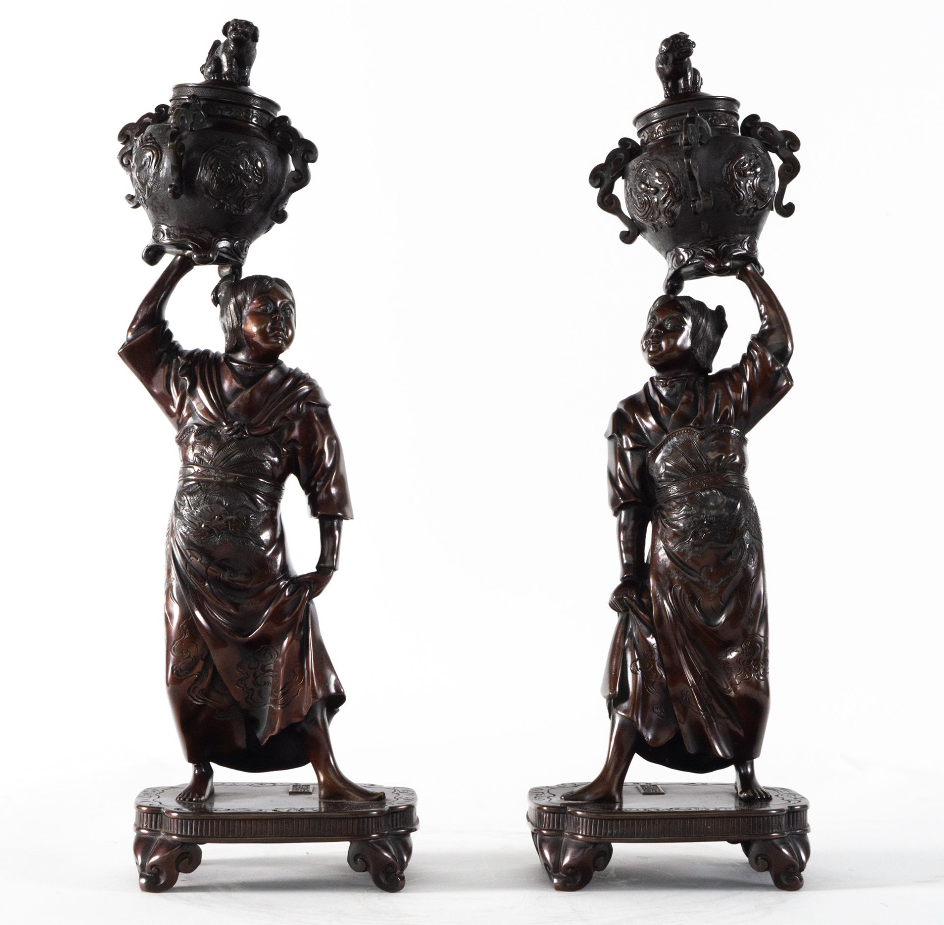 Important pair of Japanese sculptures in patinated bronze, Meiji period, 19th century