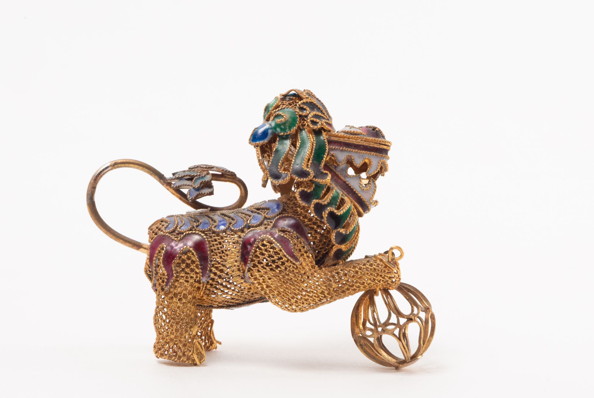 Pair of Foo Dogs in gilt filigree and enamels, 20th century - Bild 6 aus 8