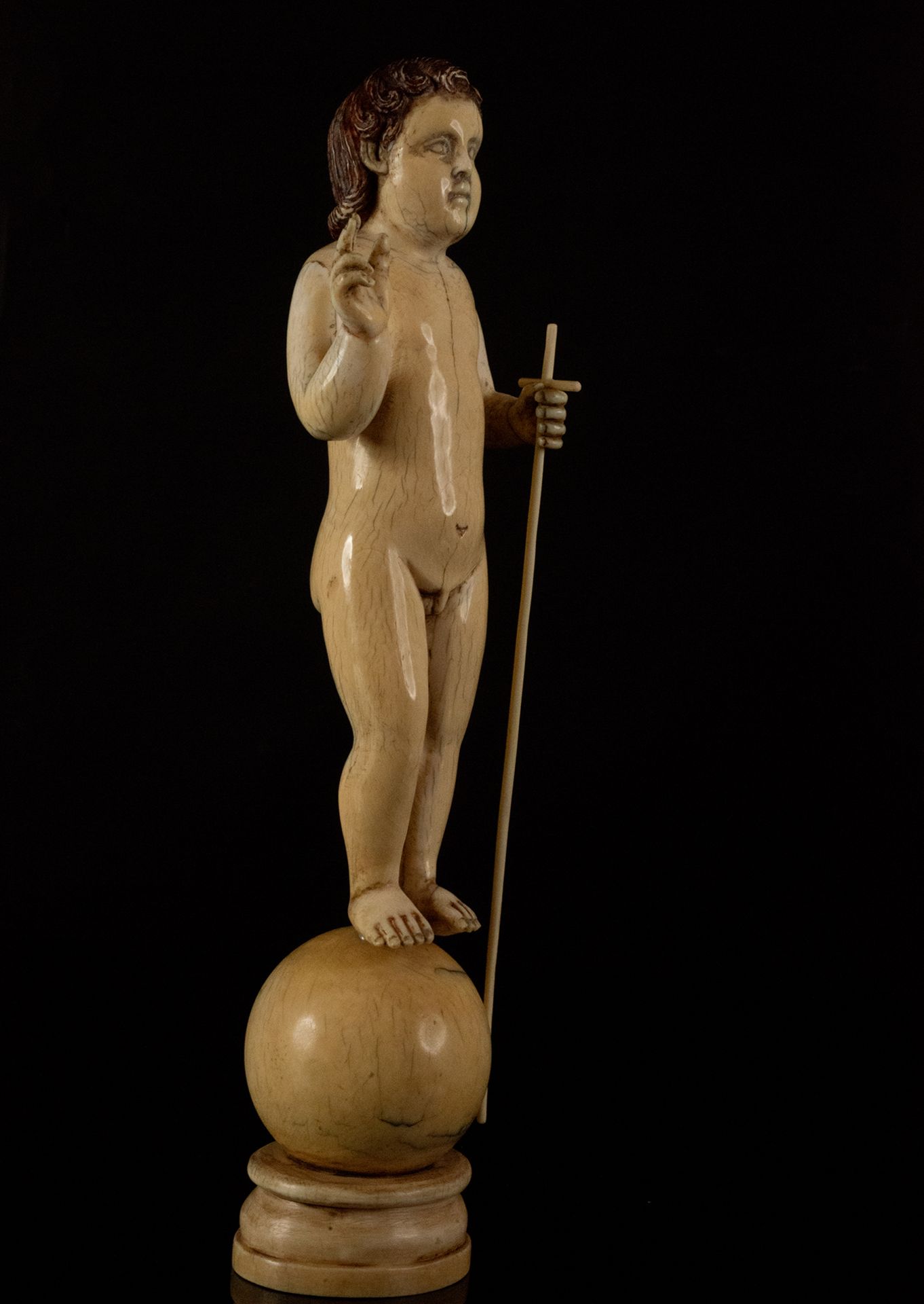 Exceptional Indo-Portuguese Enfant Jesus of the Ball, colonial work, Goa, 17th century - Image 2 of 4