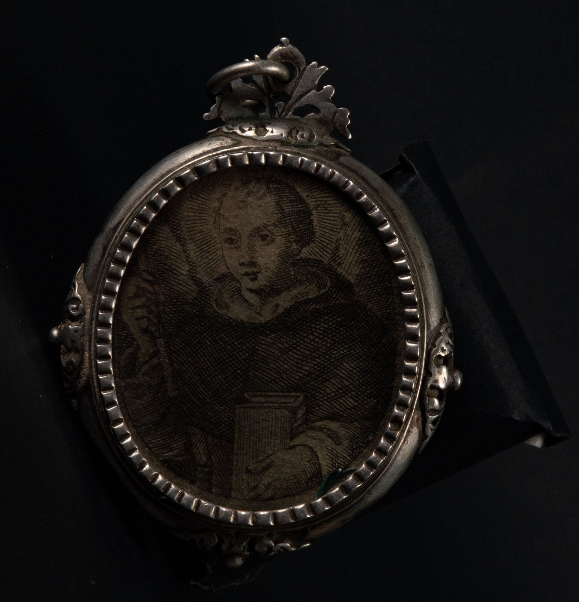 Important Silver Baroque Medallion Reliquary with San Juan de La Cruz and San Nicol‡s de Bari, 17th 