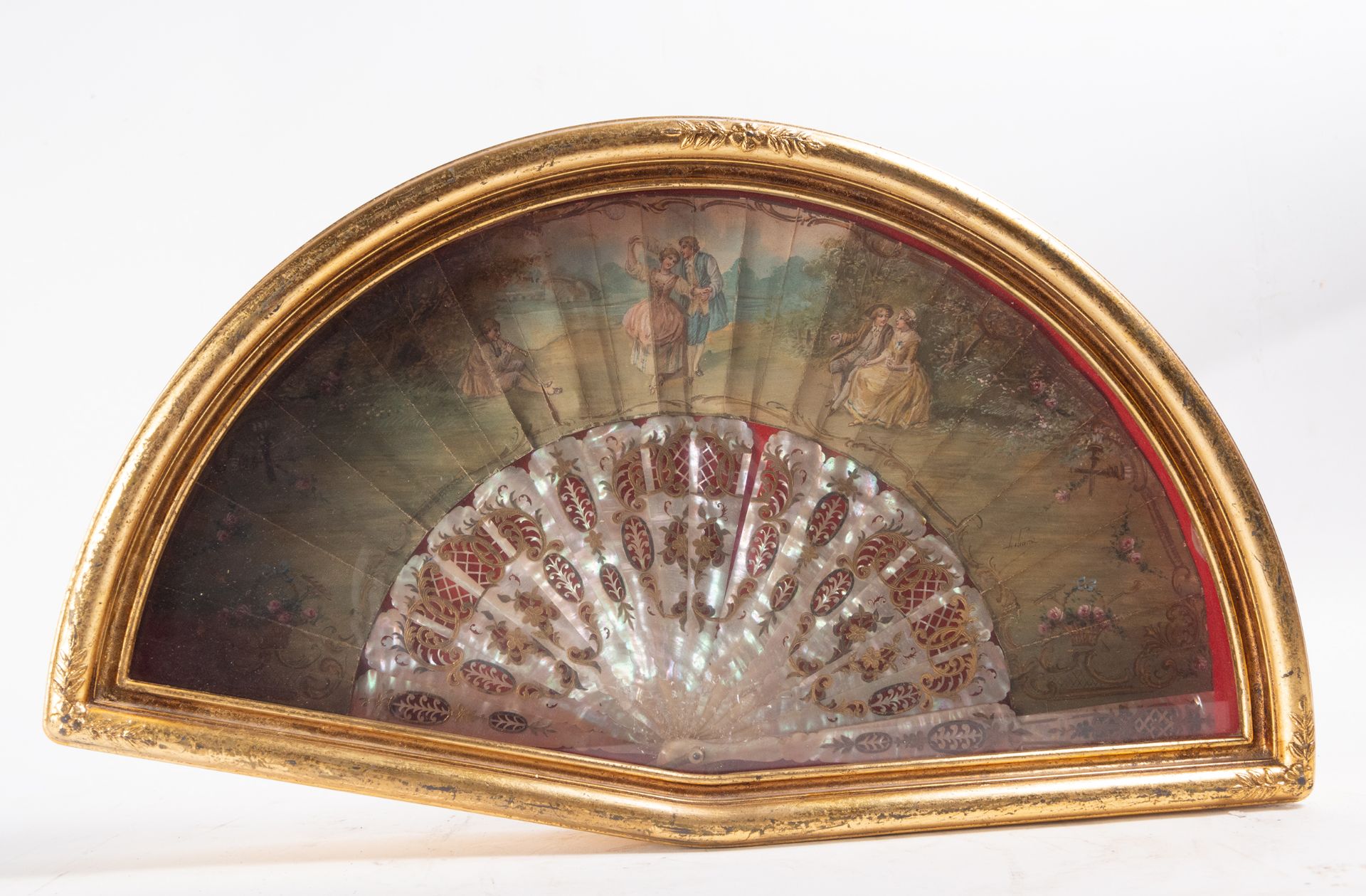 Framed French fan depicting a Romantic scene in mother-of-pearl, 19th century