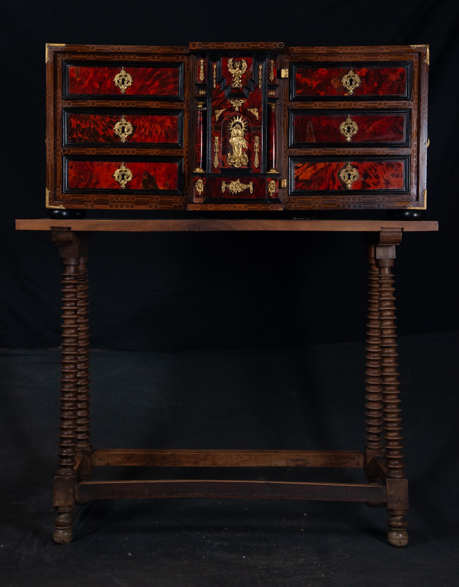 Important Spanish Flamenco Desktop Bargue–o in Tortoiseshell and Gilded Bronze sconces, 18th century