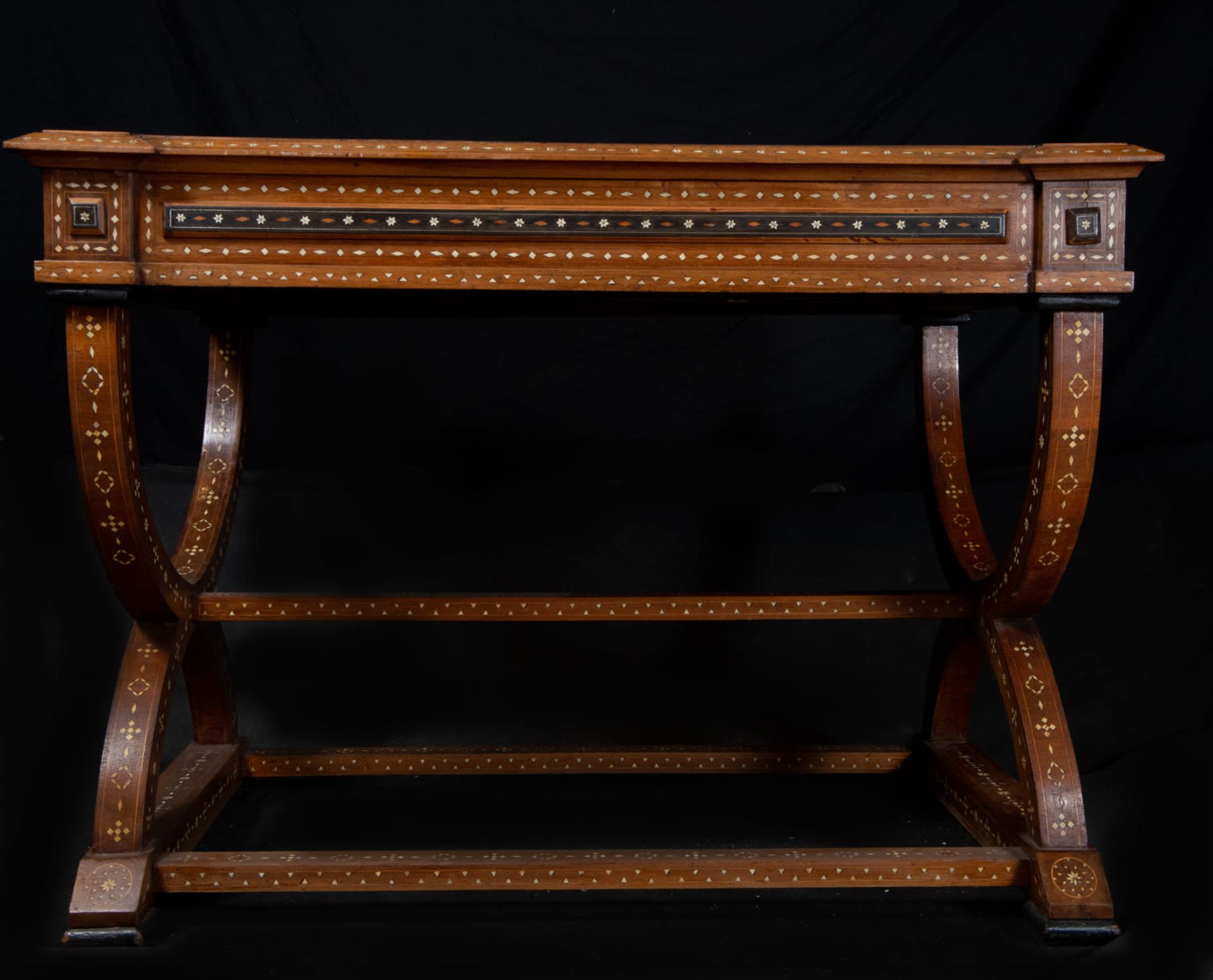 Exceptional Piedmontese Table in Bone inlay, Italian work of the 18th century - Image 7 of 7