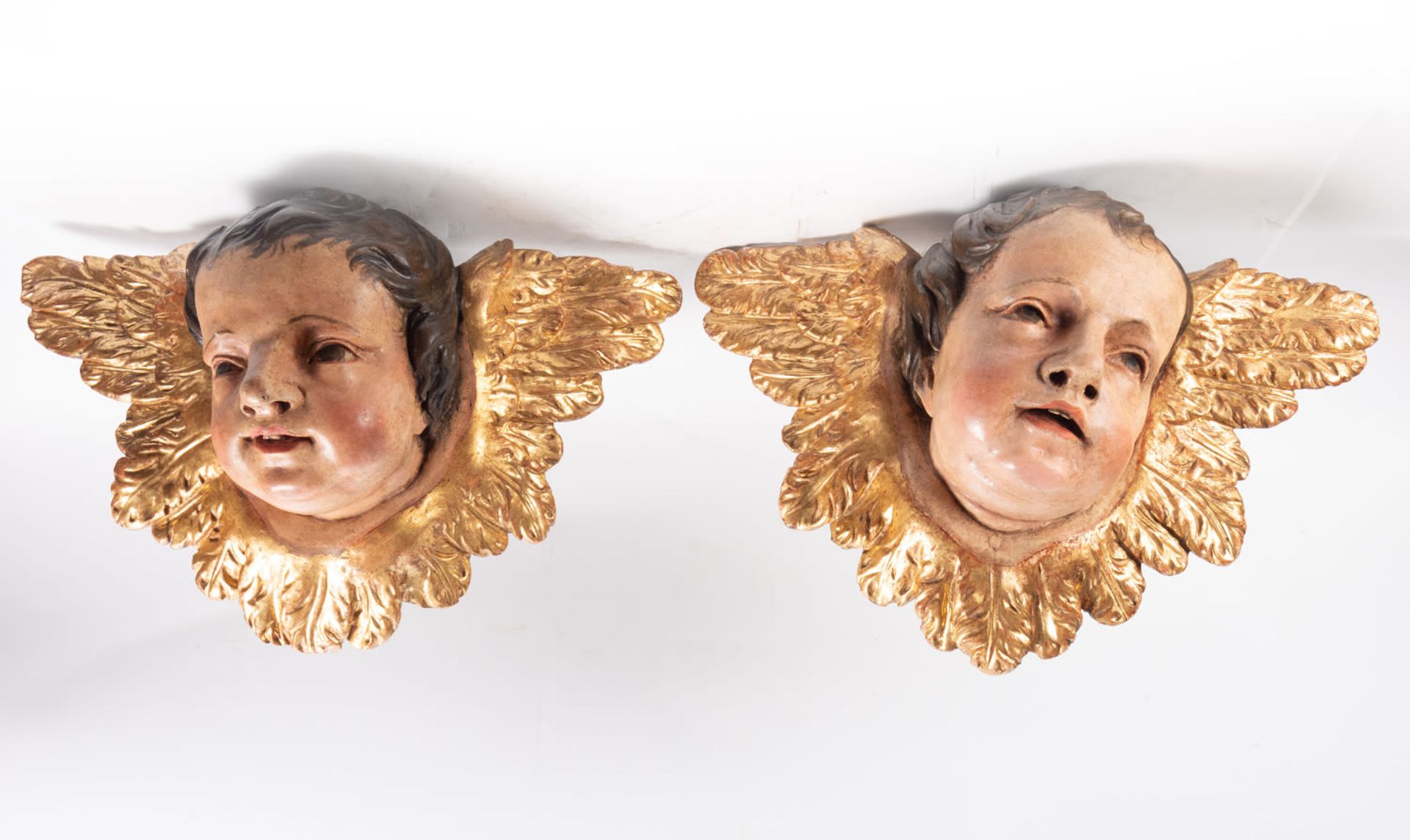 Exceptional Pair of Wall Cherubs Heads, Granada school from the 17th century