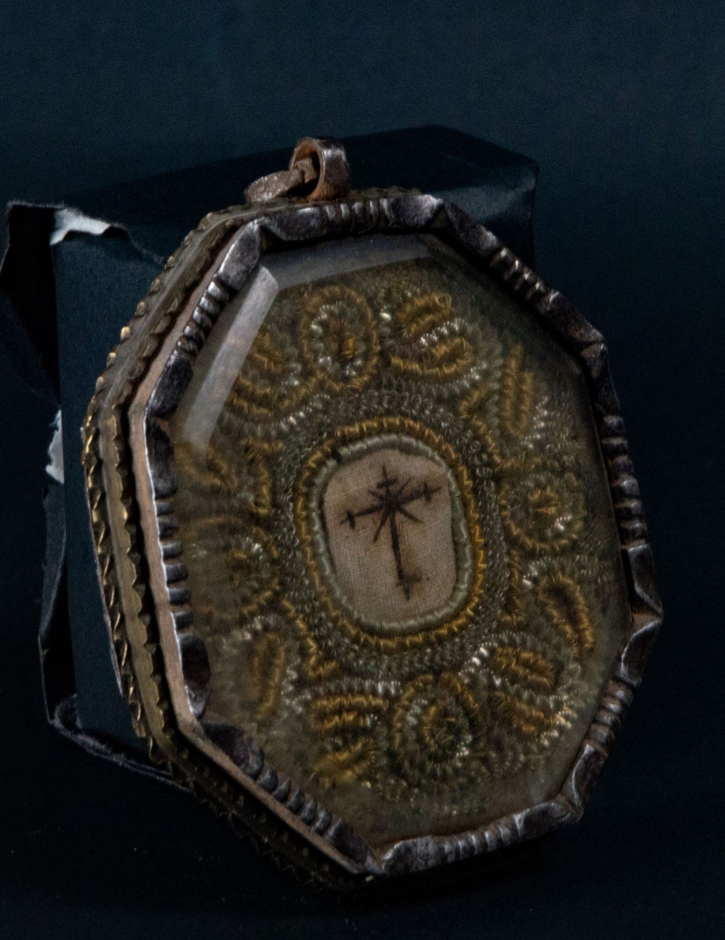 Octagonal Wrought Iron Medallion of Santa Apolonia with Relics on the reverse, 17th century - Image 3 of 3