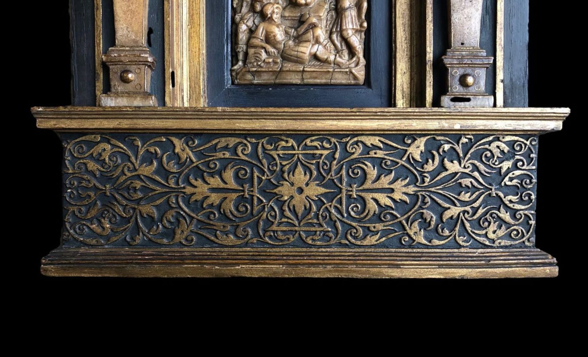 Important altar with two alabaster plaques from Mechelen, 16th century - Image 6 of 9