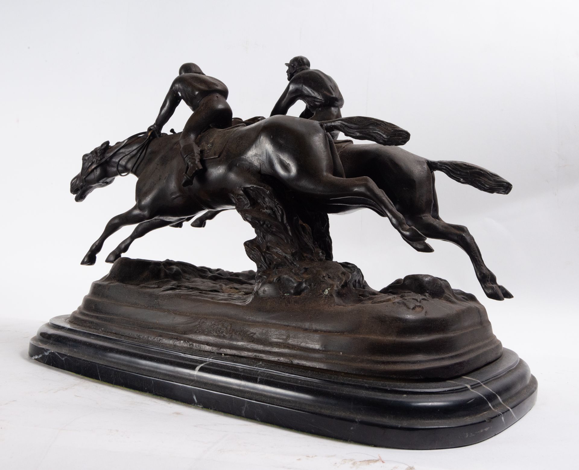 Jockeys on Horseback, sculptural group in Patinated Bronze, 20th century - Bild 2 aus 4