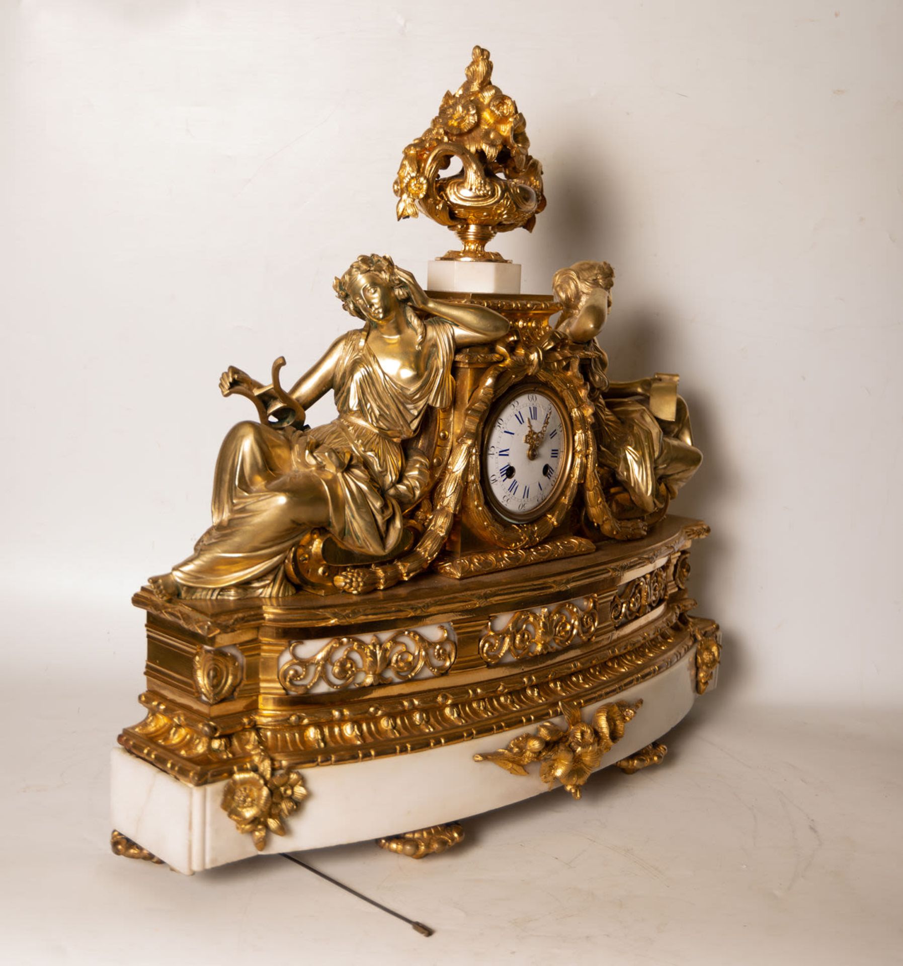 Large three-piece Garniture clock with pair of cherub candlesticks in Marble and gilt bronze, France - Image 5 of 11