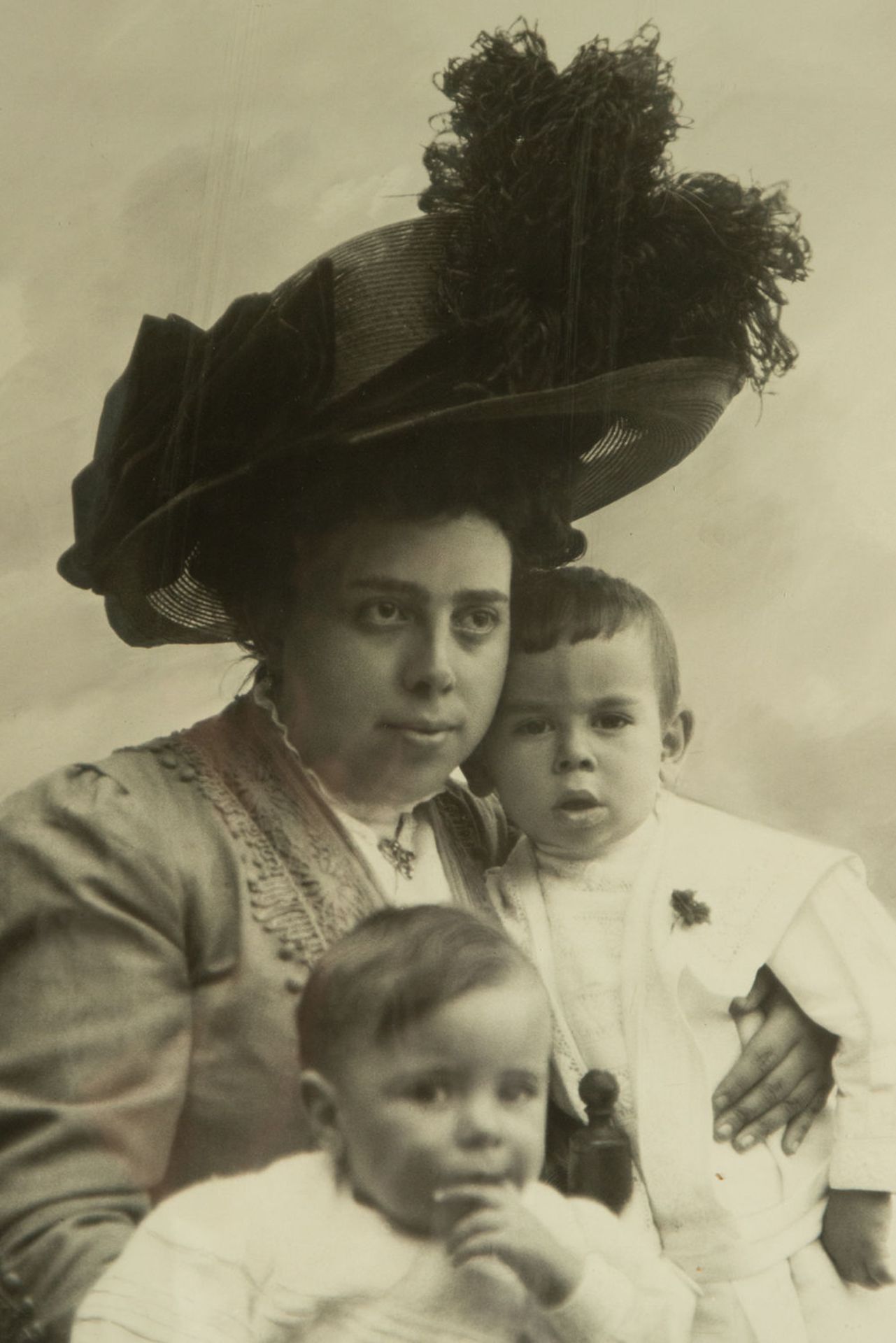 Large Framed Frame Representing a Woman with Children, Alphonsine Period, Spain - Bild 4 aus 5