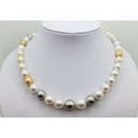 Important pearl necklace from Australia and Tahiti, 14k gold clasp