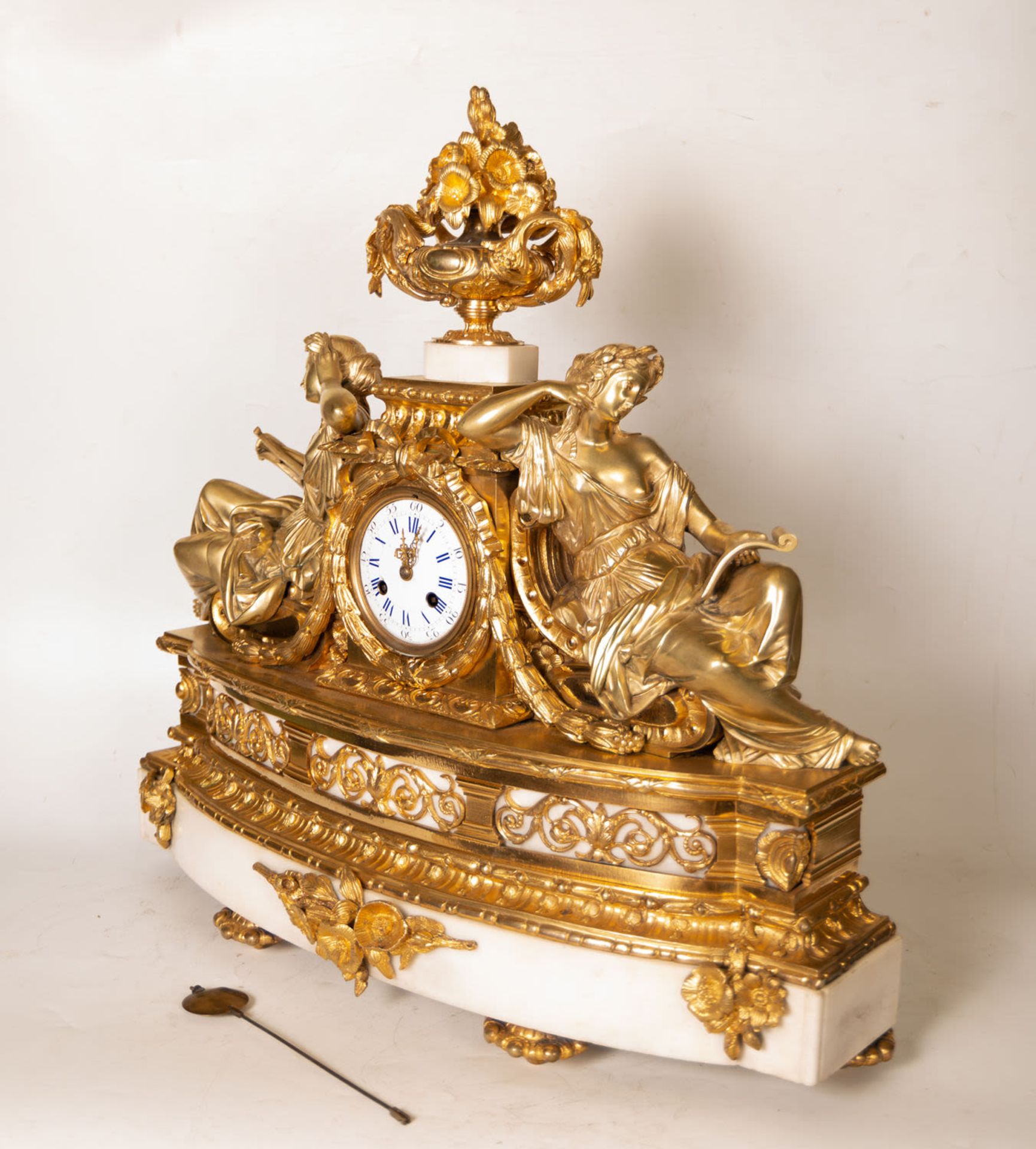 Large three-piece Garniture clock with pair of cherub candlesticks in Marble and gilt bronze, France - Image 4 of 11
