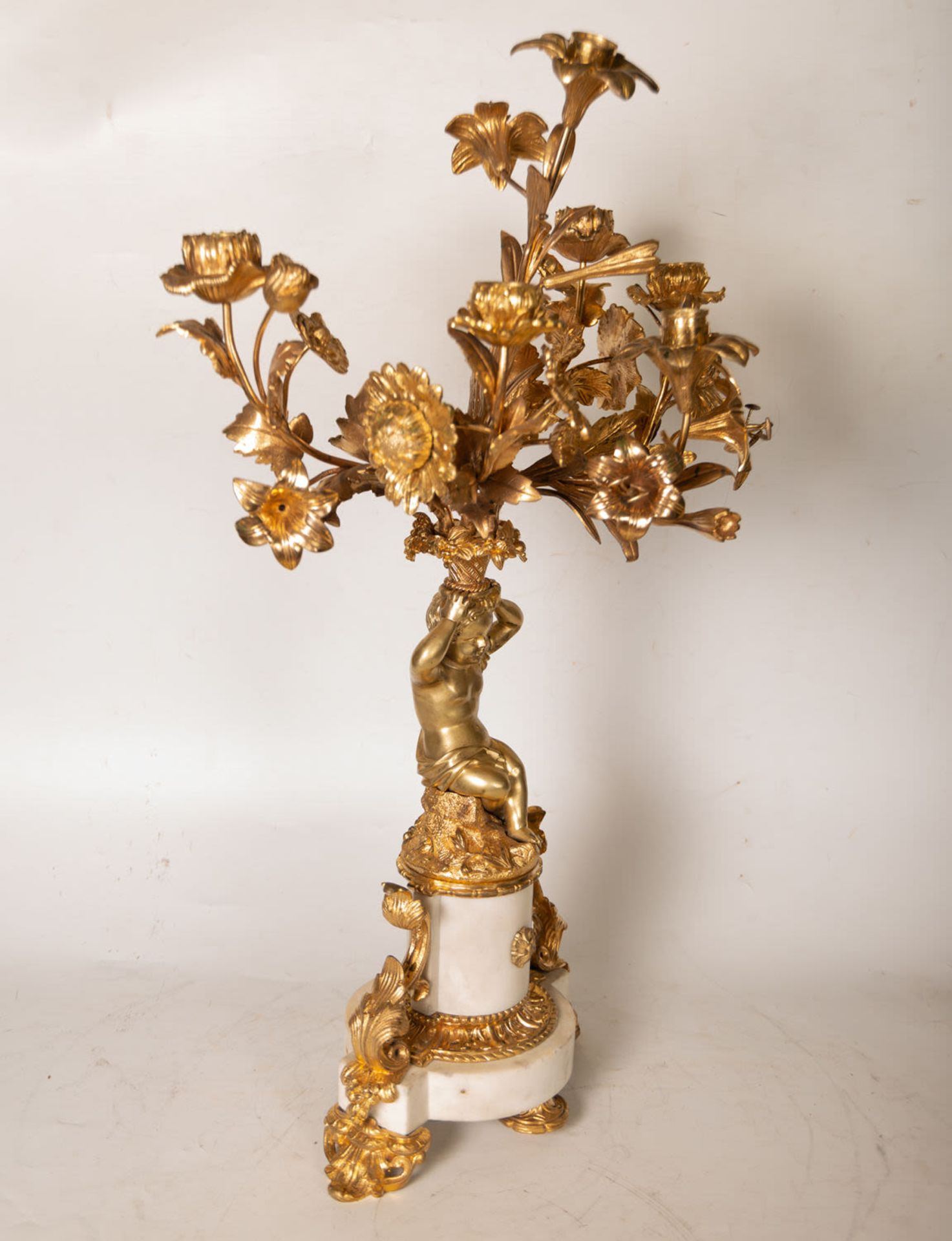 Large three-piece Garniture clock with pair of cherub candlesticks in Marble and gilt bronze, France - Image 7 of 11