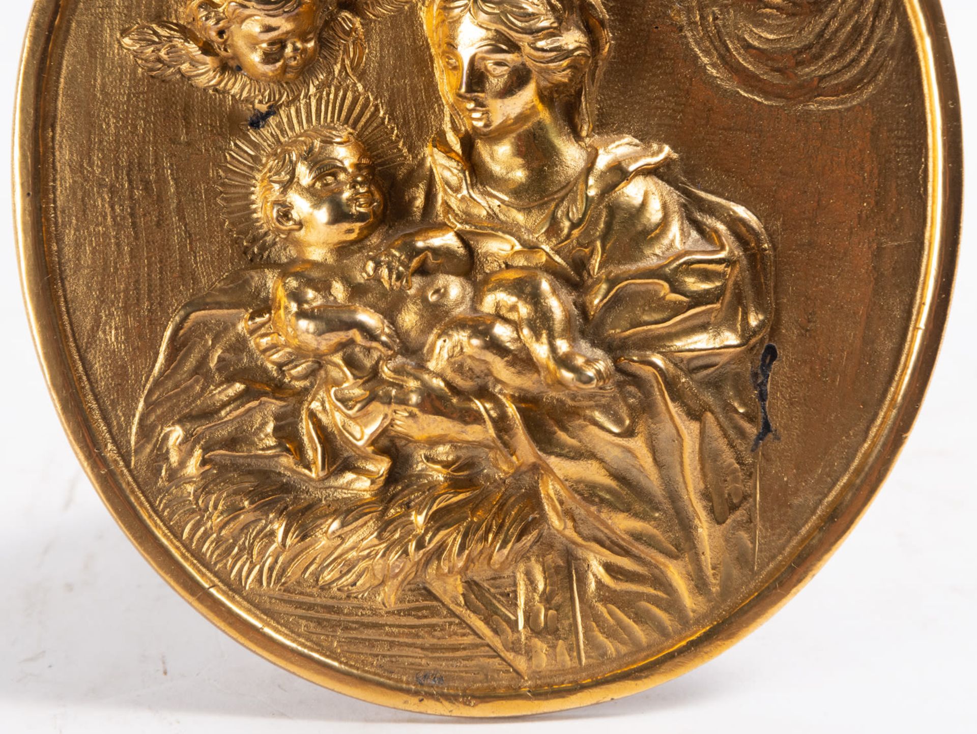 Gilded Embossed Bronze Oval Mercury representing Madonna with Child, Italian school of the 18th cent - Bild 4 aus 6