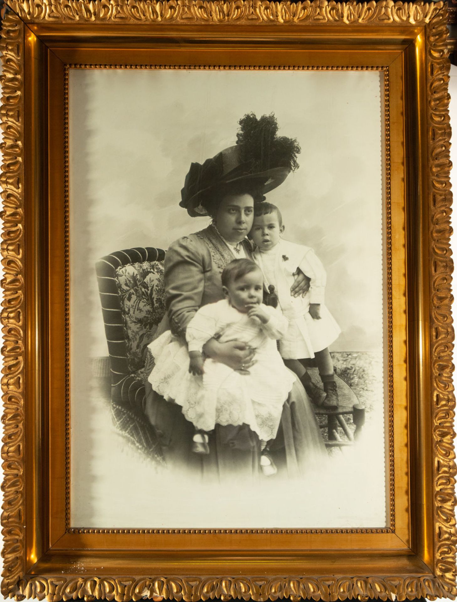 Large Framed Frame Representing a Woman with Children, Alphonsine Period, Spain - Image 2 of 5