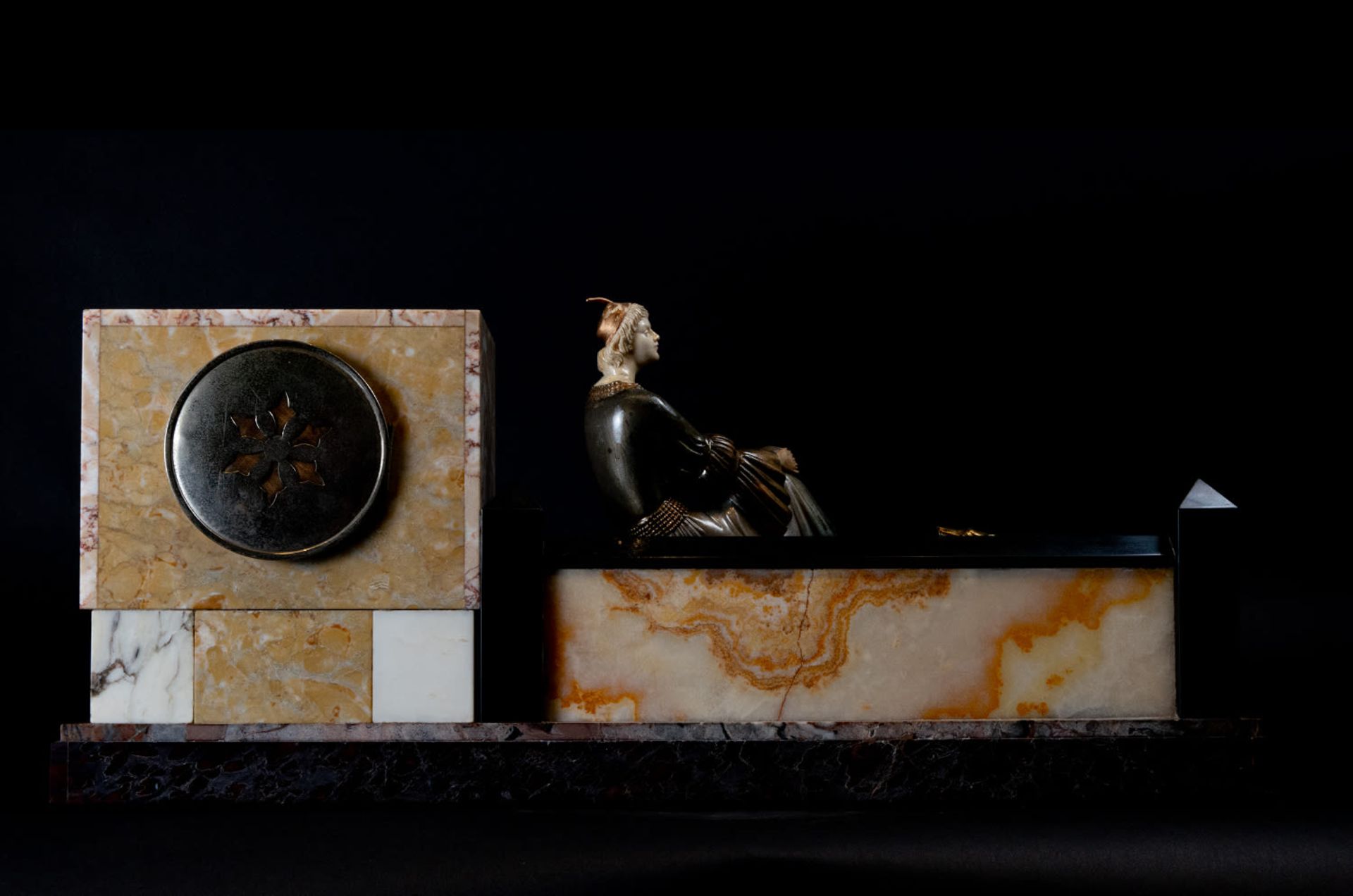 Important Art Deco Trim in Onyx and Marble representing a Lady with a Greyhound, French school from  - Bild 7 aus 12