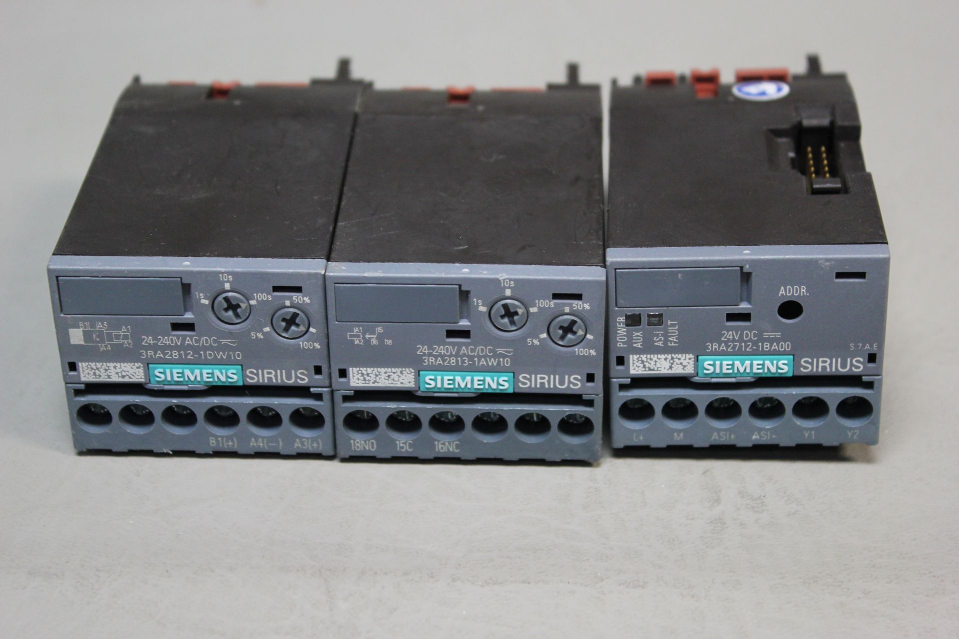 LOT OF SIEMENS AUX SWITCH, RELAY, FUNCTION MODULES - Image 2 of 4