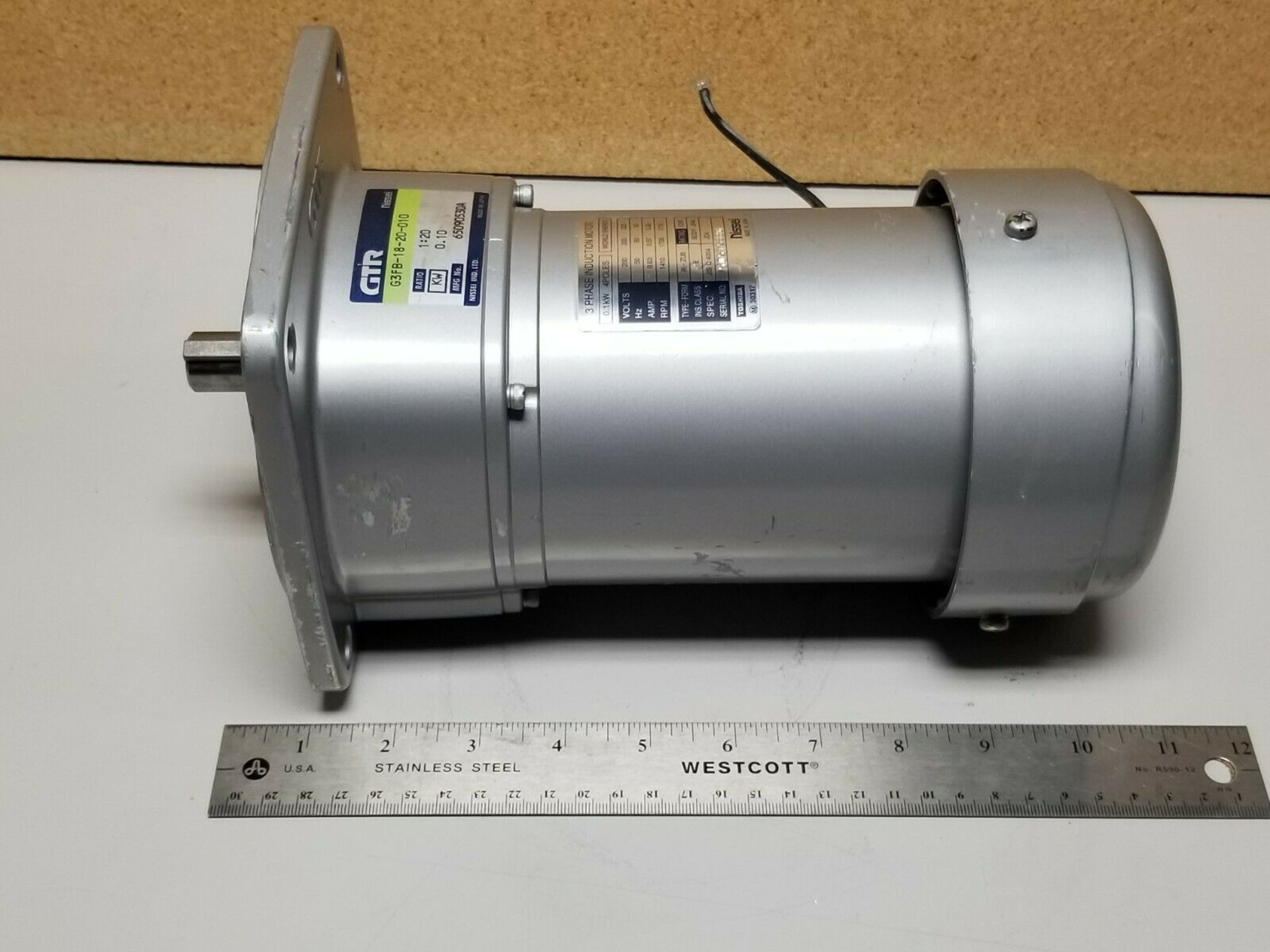 UNUSED NISSEI INDUCTION MOTOR WITH GEARHEAD