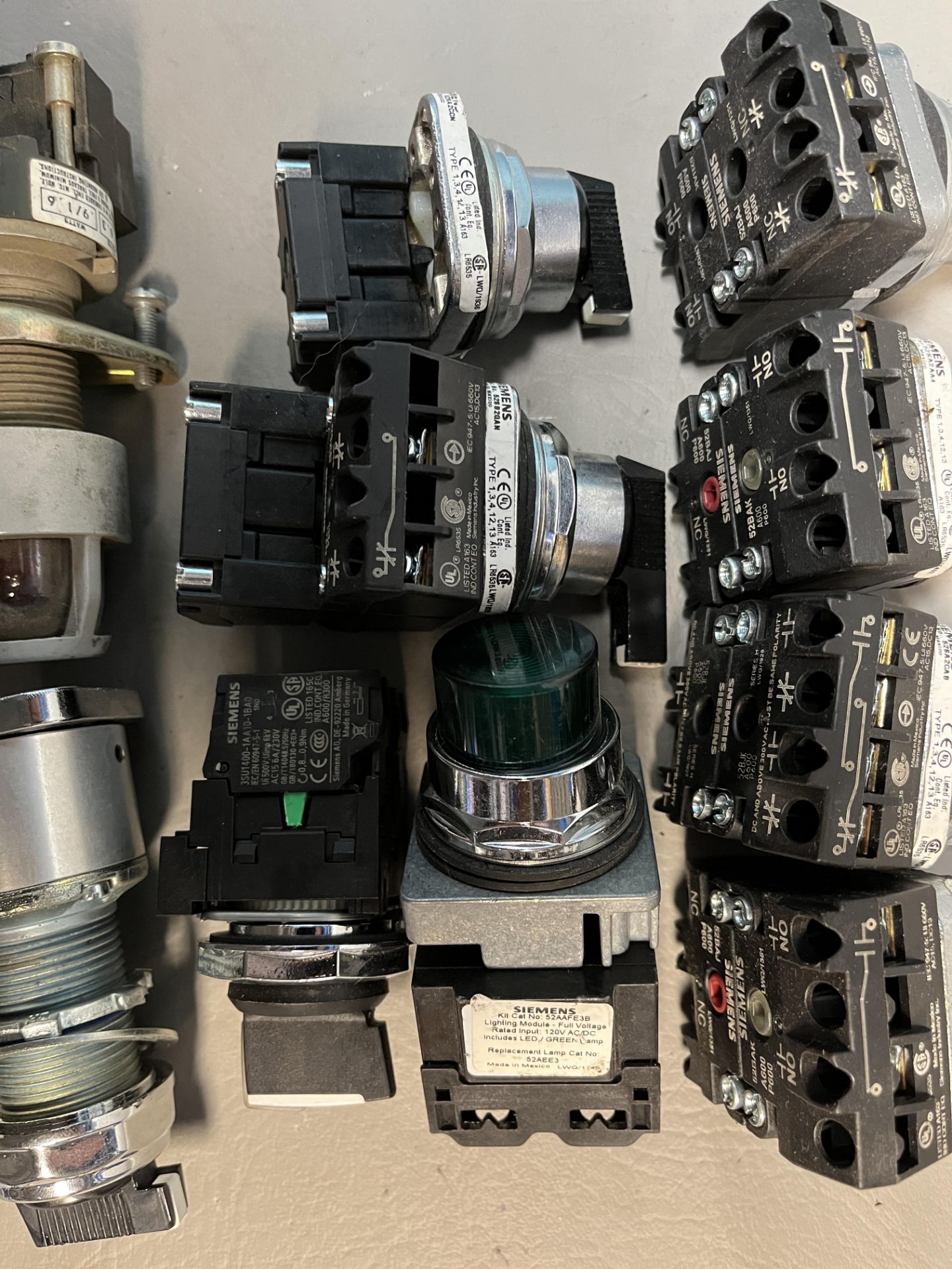 Lof of various Siemens selector switches - Image 3 of 4