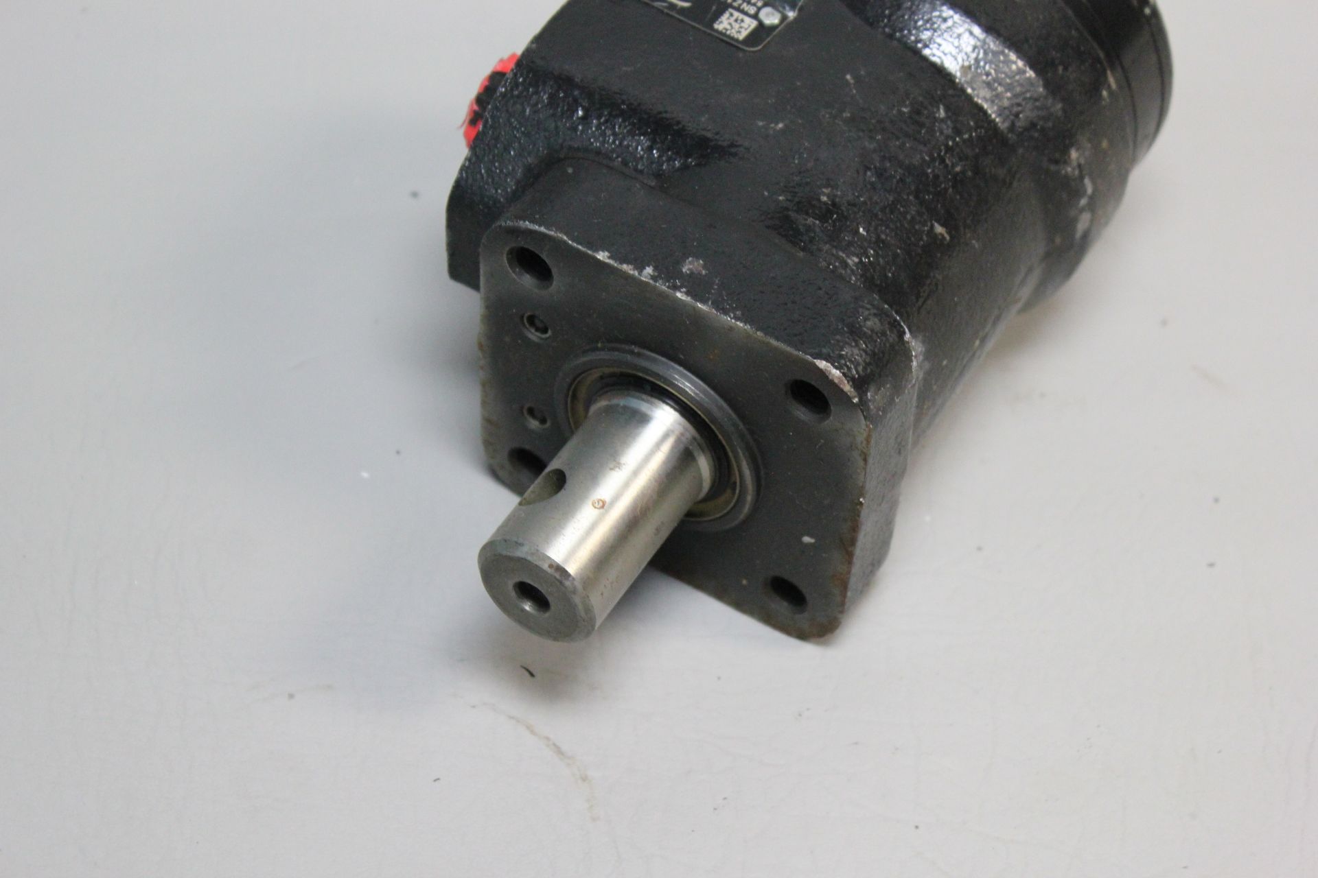 NEW DANFOSS HYDRAULIC MOTOR - Image 2 of 4