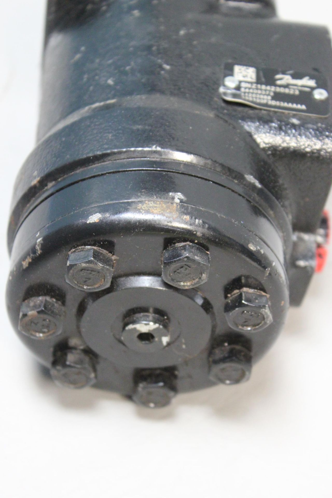 NEW DANFOSS HYDRAULIC MOTOR - Image 3 of 4