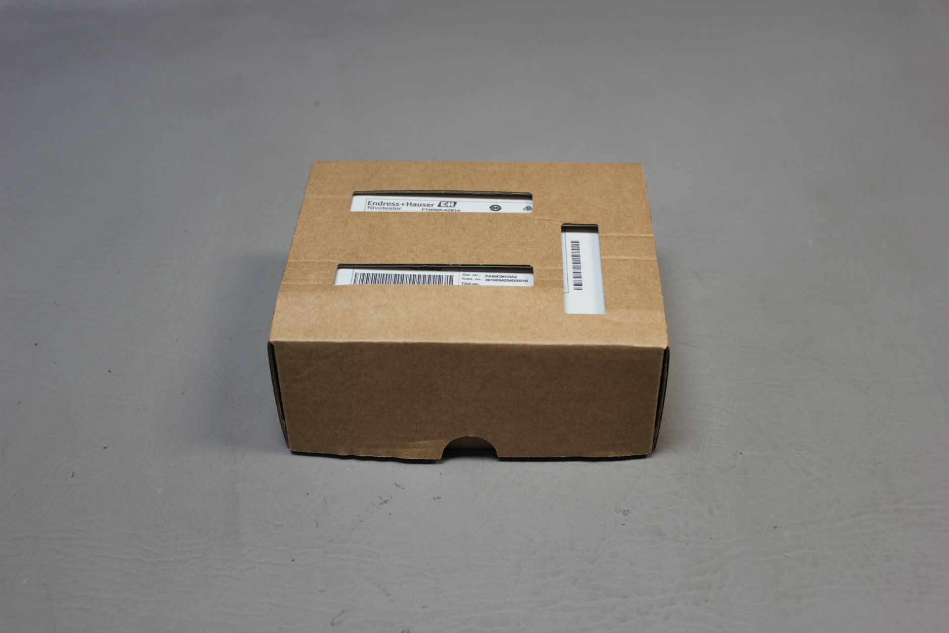 NEW ENDRESS HAUSER NIVOTESTER CONDUCTIVE POINT LEVEL SWITCH