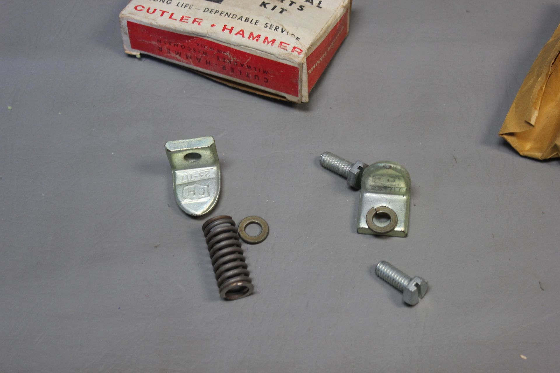 NEW CUTLER HAMMER CONTACT KIT - Image 2 of 2