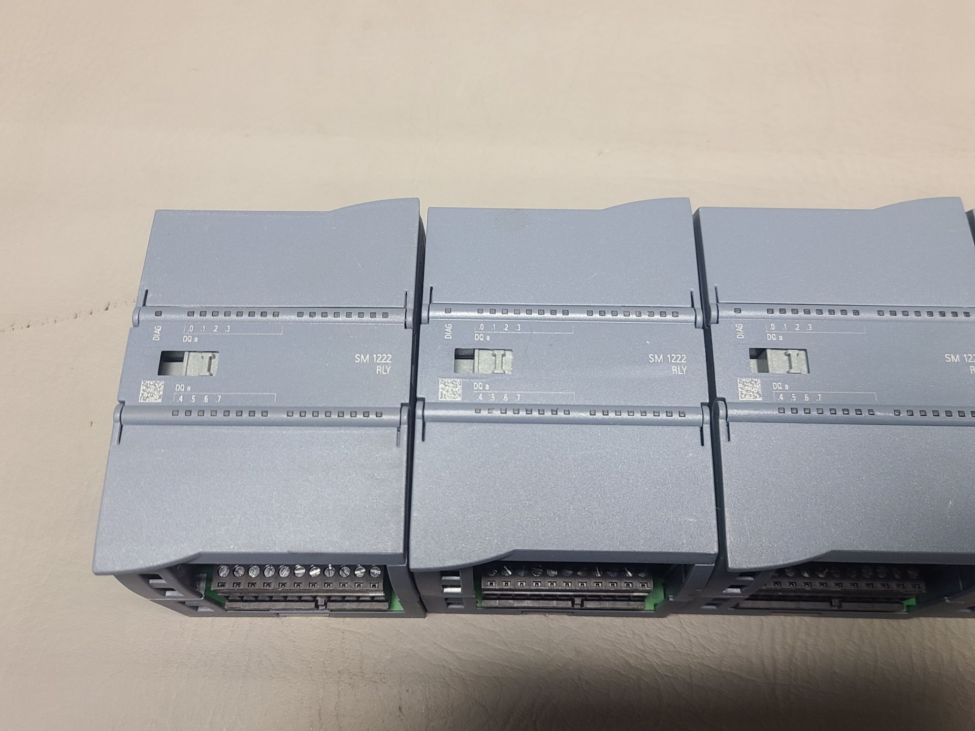 LOT OF SIEMENS S7-1200 DIGITAL OUTPUT PLC MODULES - Image 4 of 8