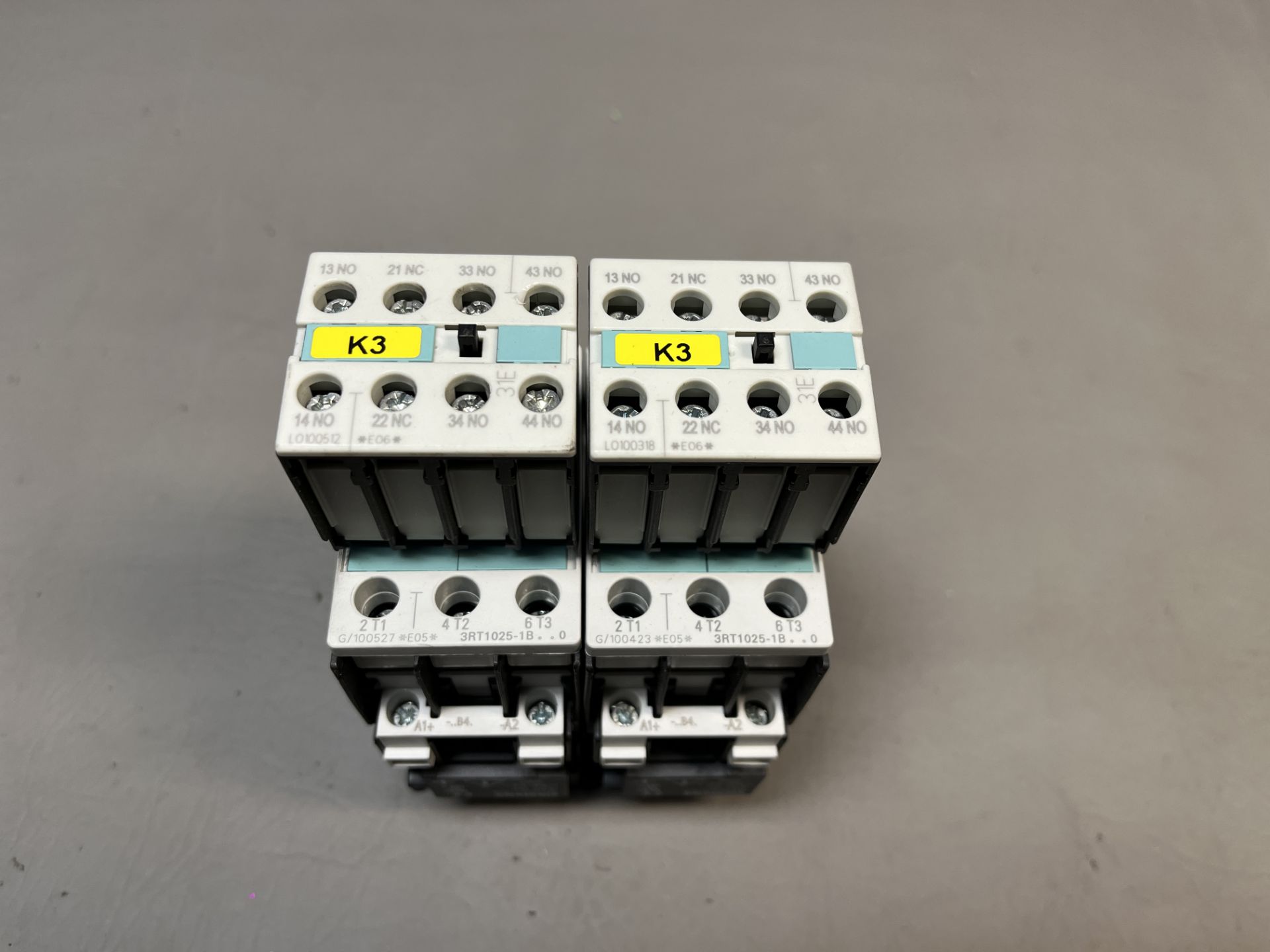 2 Siemens AC contactors