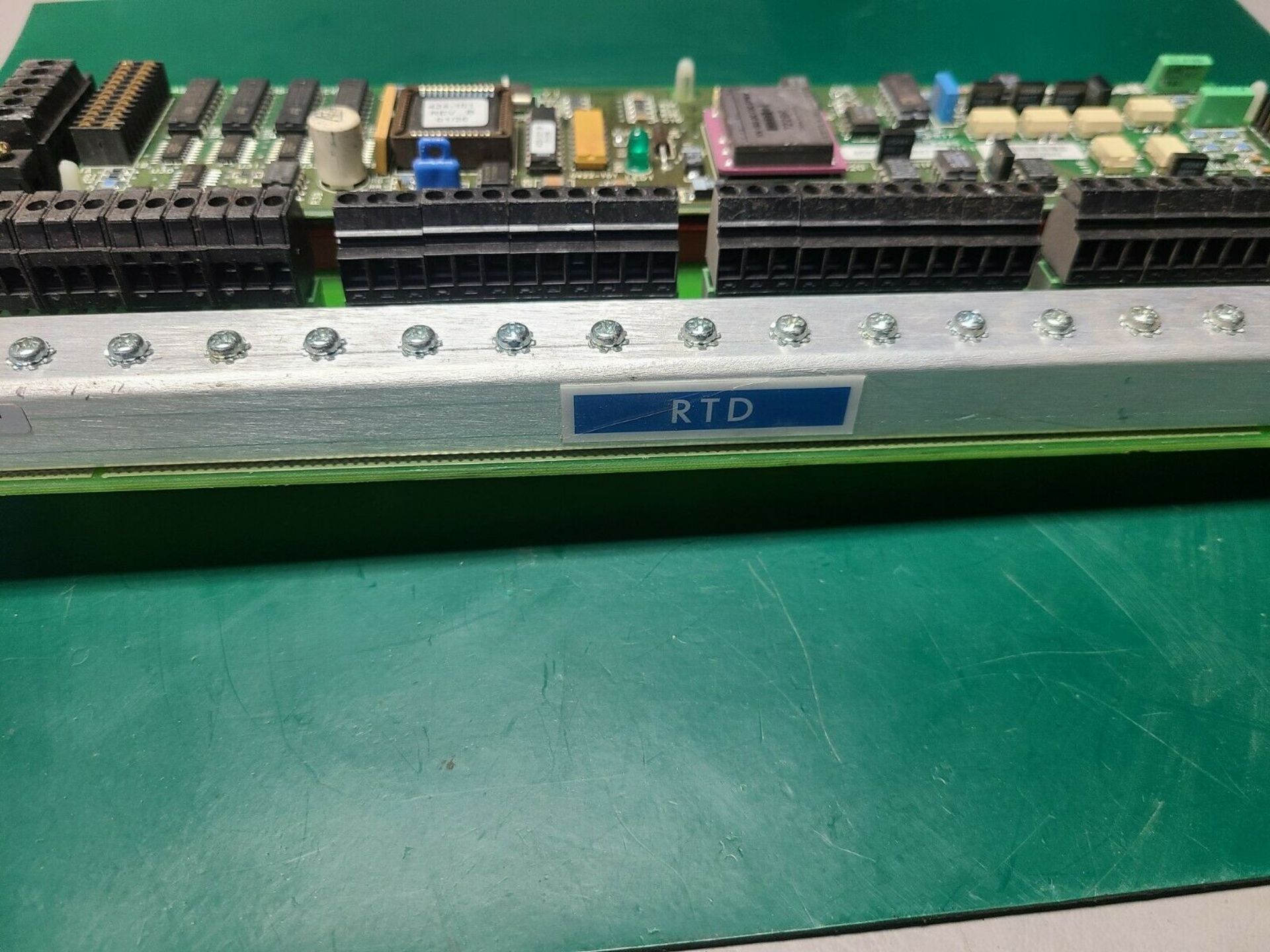 HONEYWELL CONTROL BOARD WITH RTD DAUGHTER BOARD - Image 2 of 7
