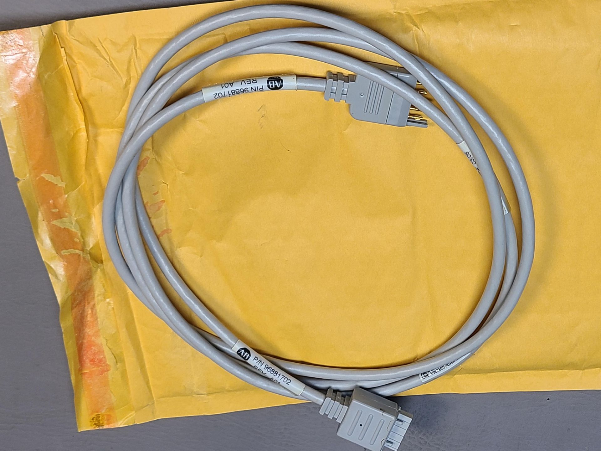 NEW ALLEN BRADLEY DEVICENET INTERFACE CABLE - Image 2 of 2