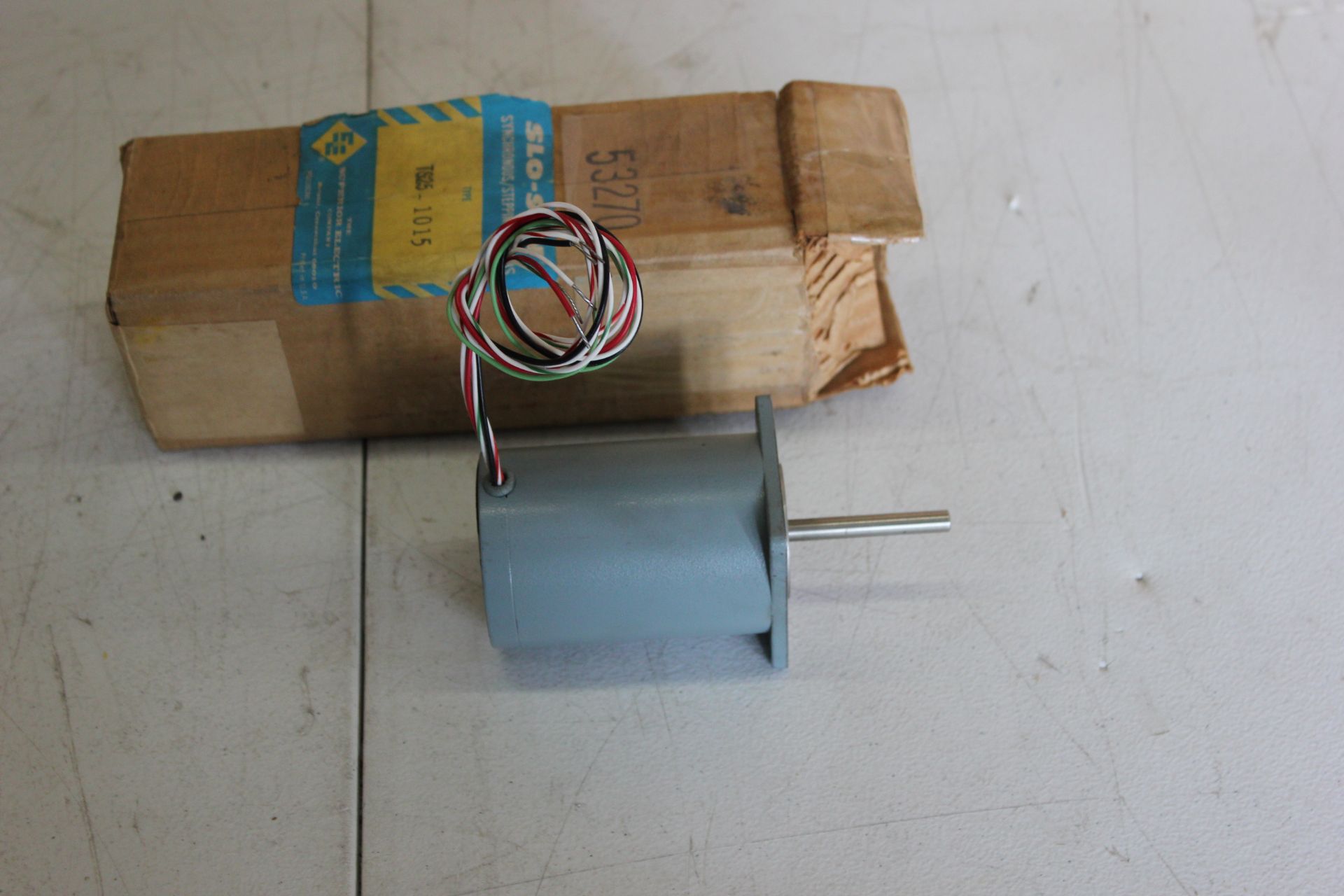 NEW SUPERIOR ELECTRIC SLO-SYN DRIVING MOTOR - Image 5 of 8