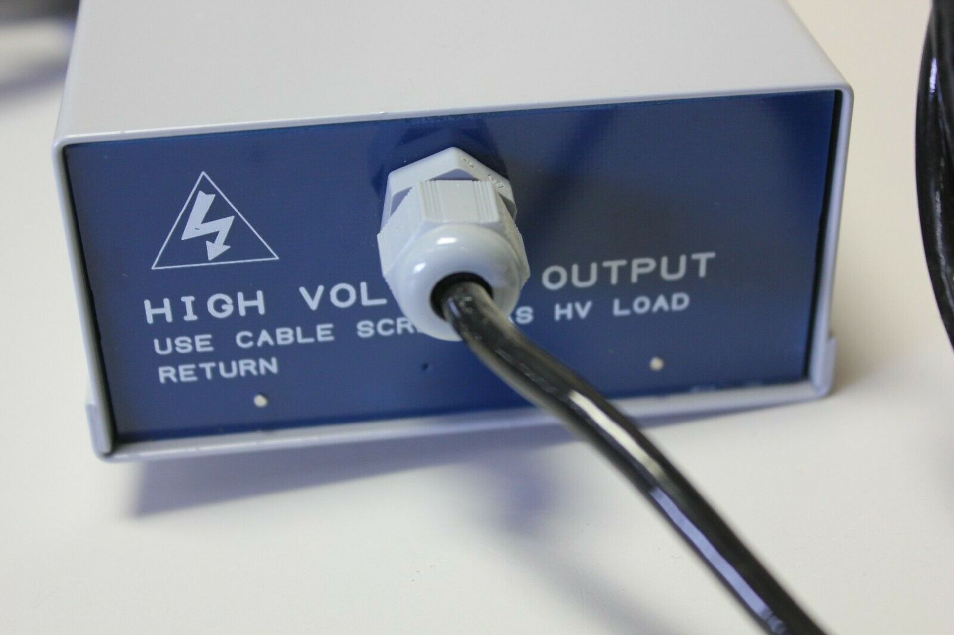 APPLIED KILOVOLTS 24V HIGH VOLTAGE POWER SUPPLY - Image 3 of 5