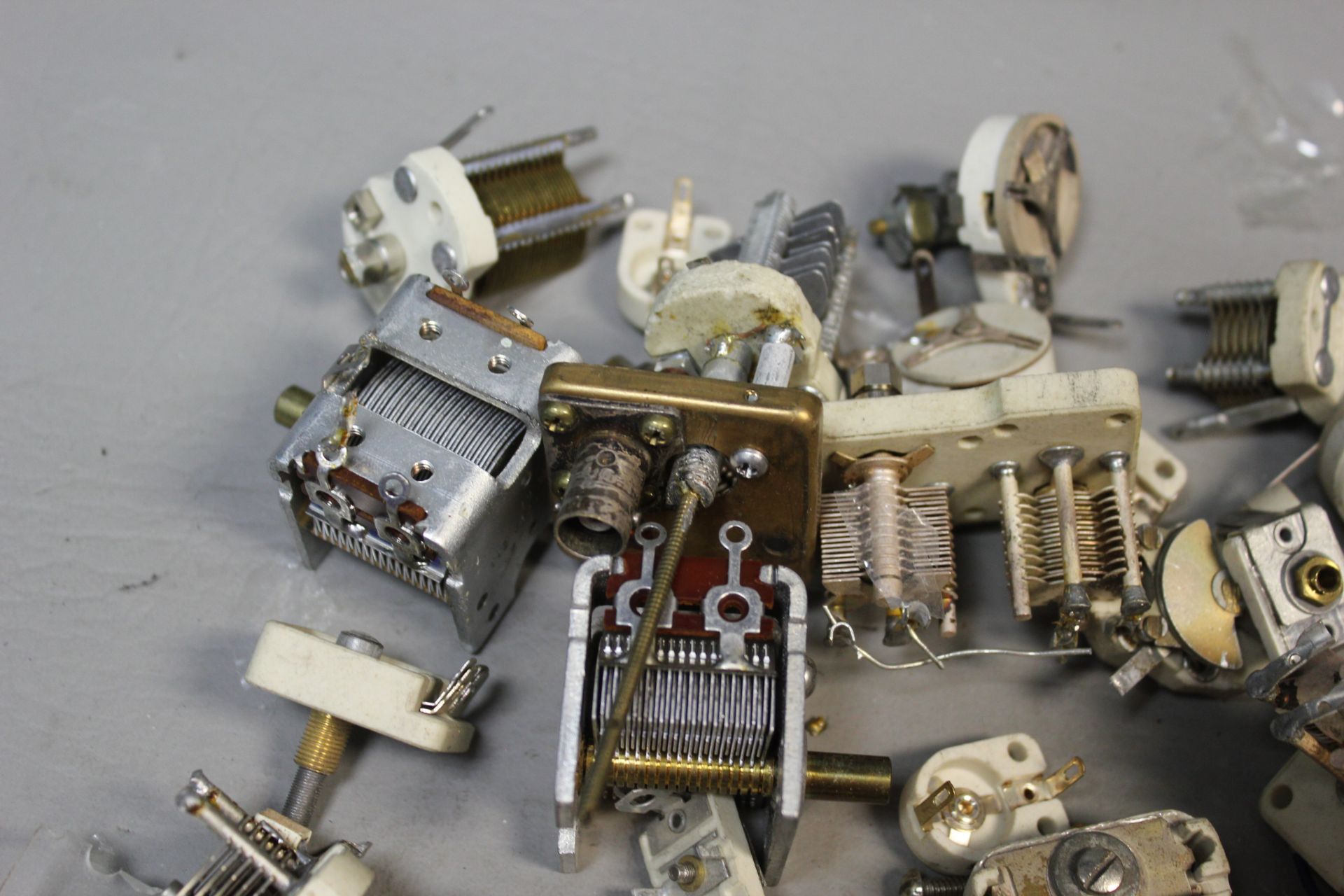 LOT OF AIR CAPACITORS - Image 8 of 8