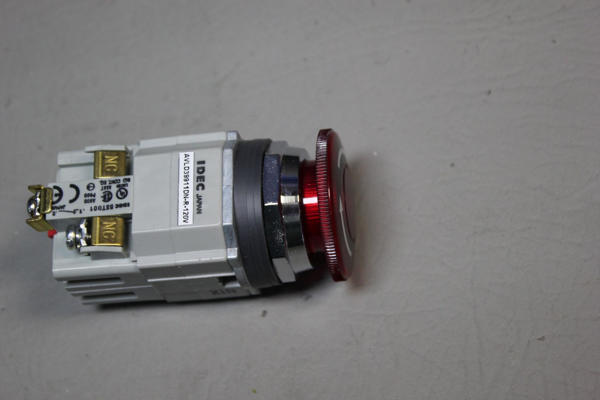 IDEC RED EMERGENCY STOP SWITCH - Image 4 of 4
