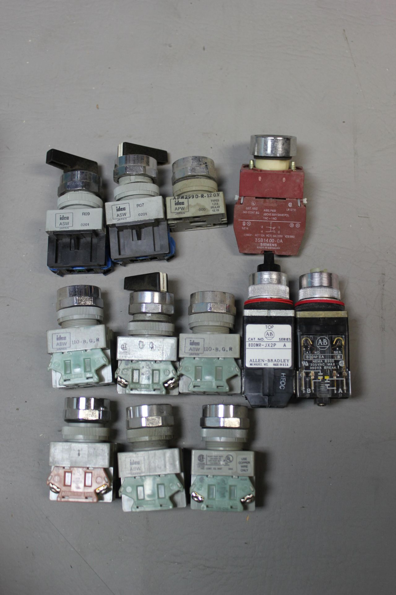 LOT OF INDUSTRIAL SWITCHES