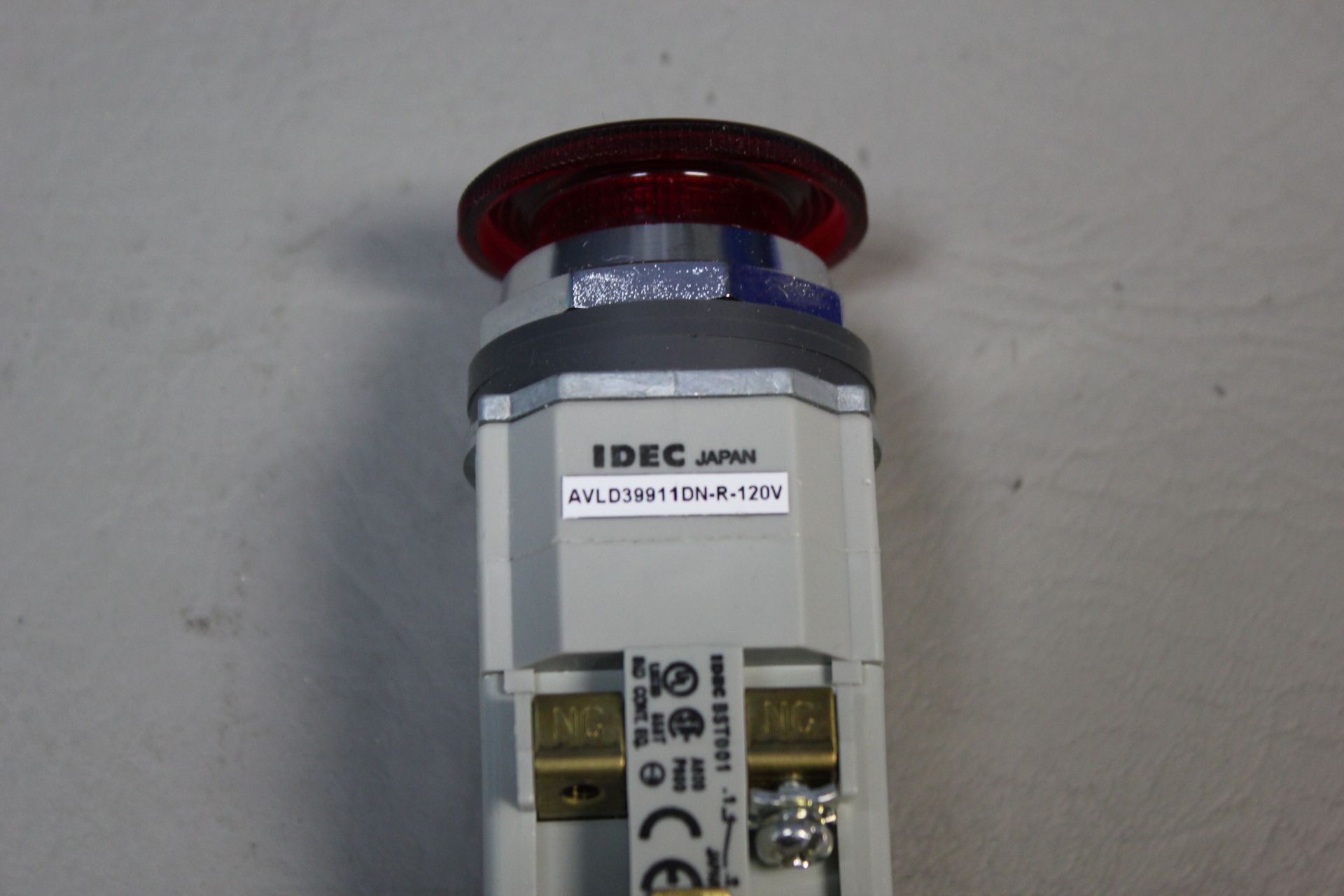 IDEC RED EMERGENCY STOP SWITCH - Image 3 of 4
