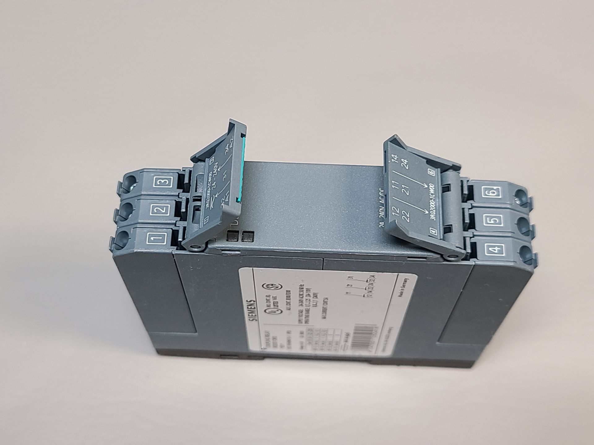 UNUSED SIEMENS COUPLING RELAY - Image 2 of 3