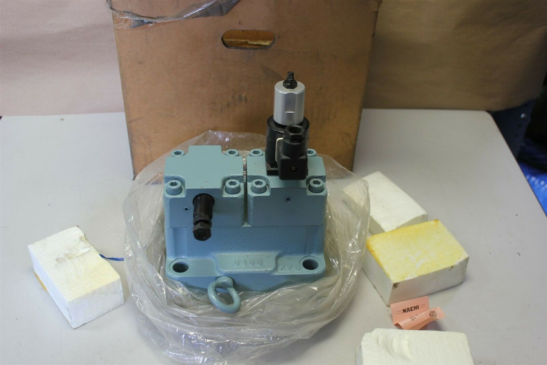 NEW NACHI ELECTRO PROPORTIONAL FLOW CONTROL VALVE - Image 4 of 10