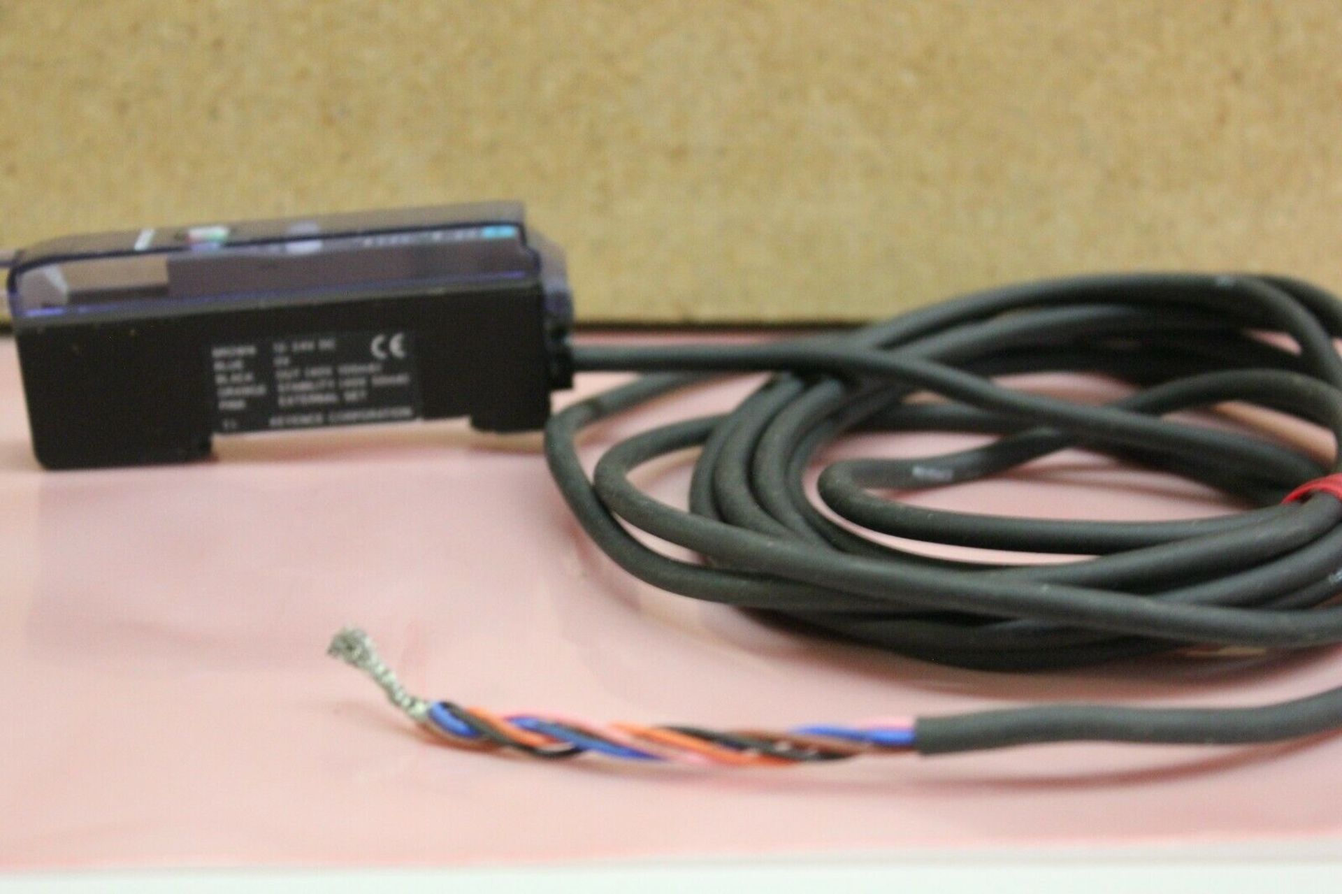 KEYENCE FIBER OPTIC SENSOR AMPLIFIER - Image 2 of 4